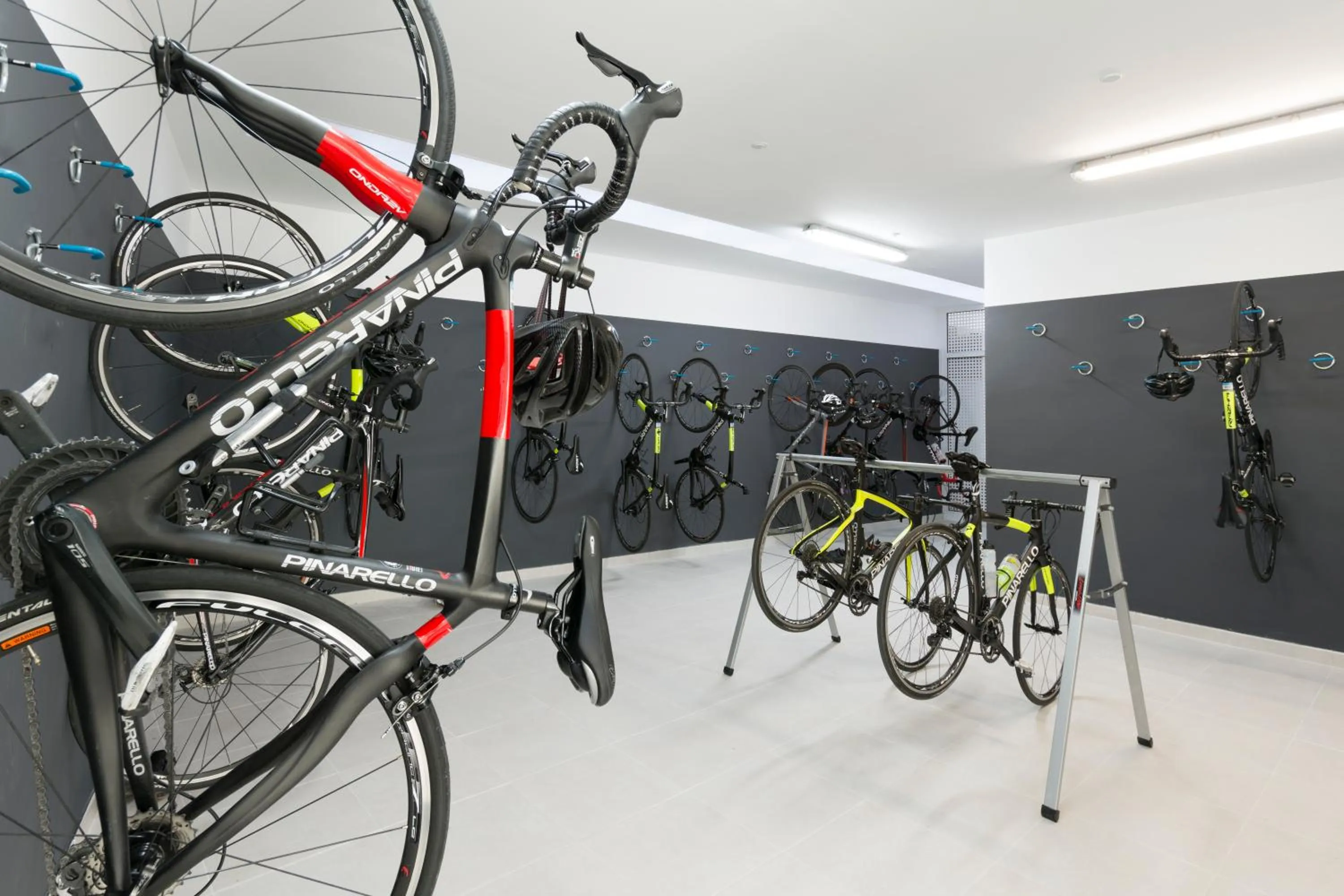 Cycling in Reverence Mare Hotel - Adults Only