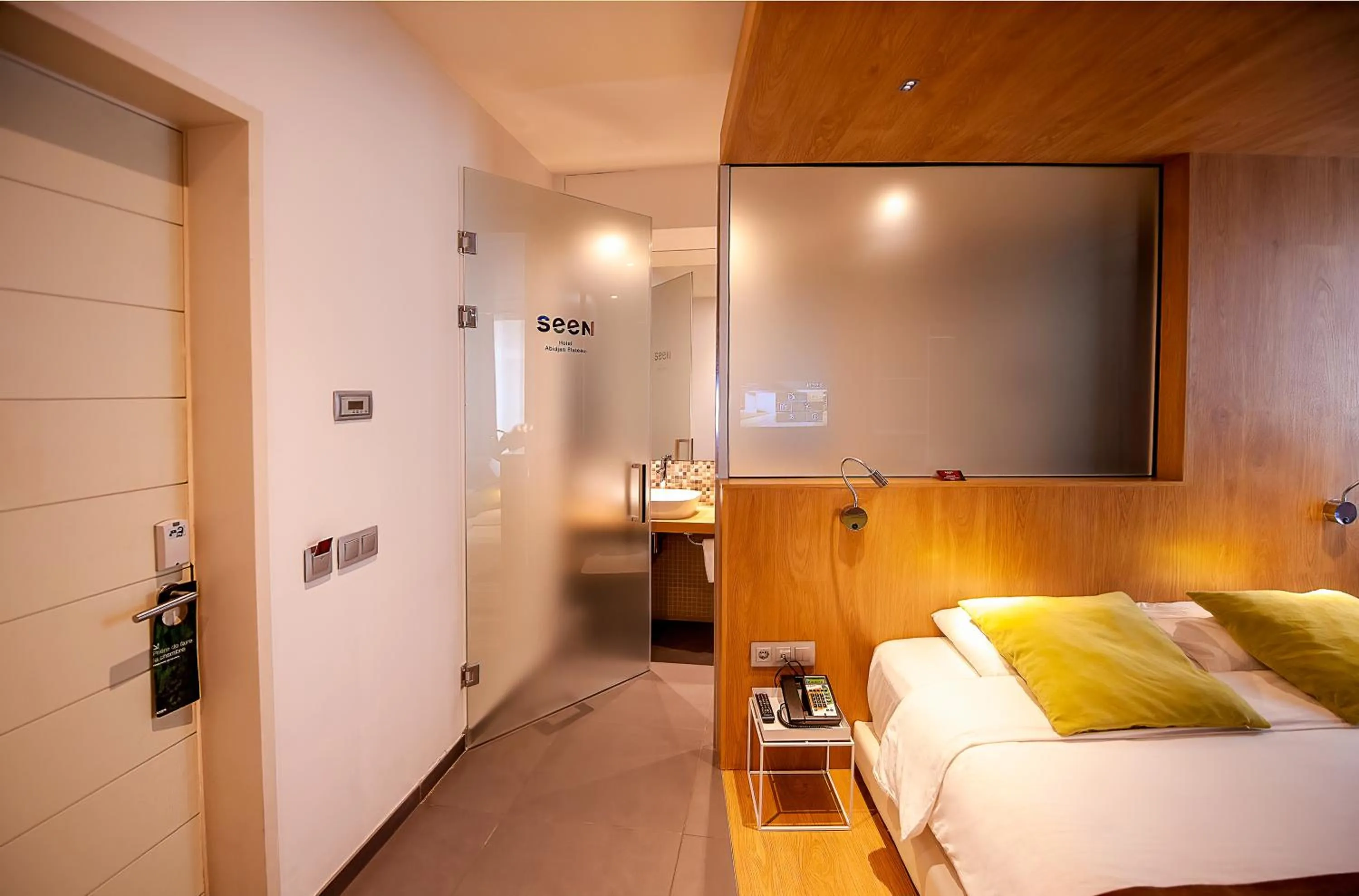 Bedroom, Bed in Seen Hotel Abidjan Plateau