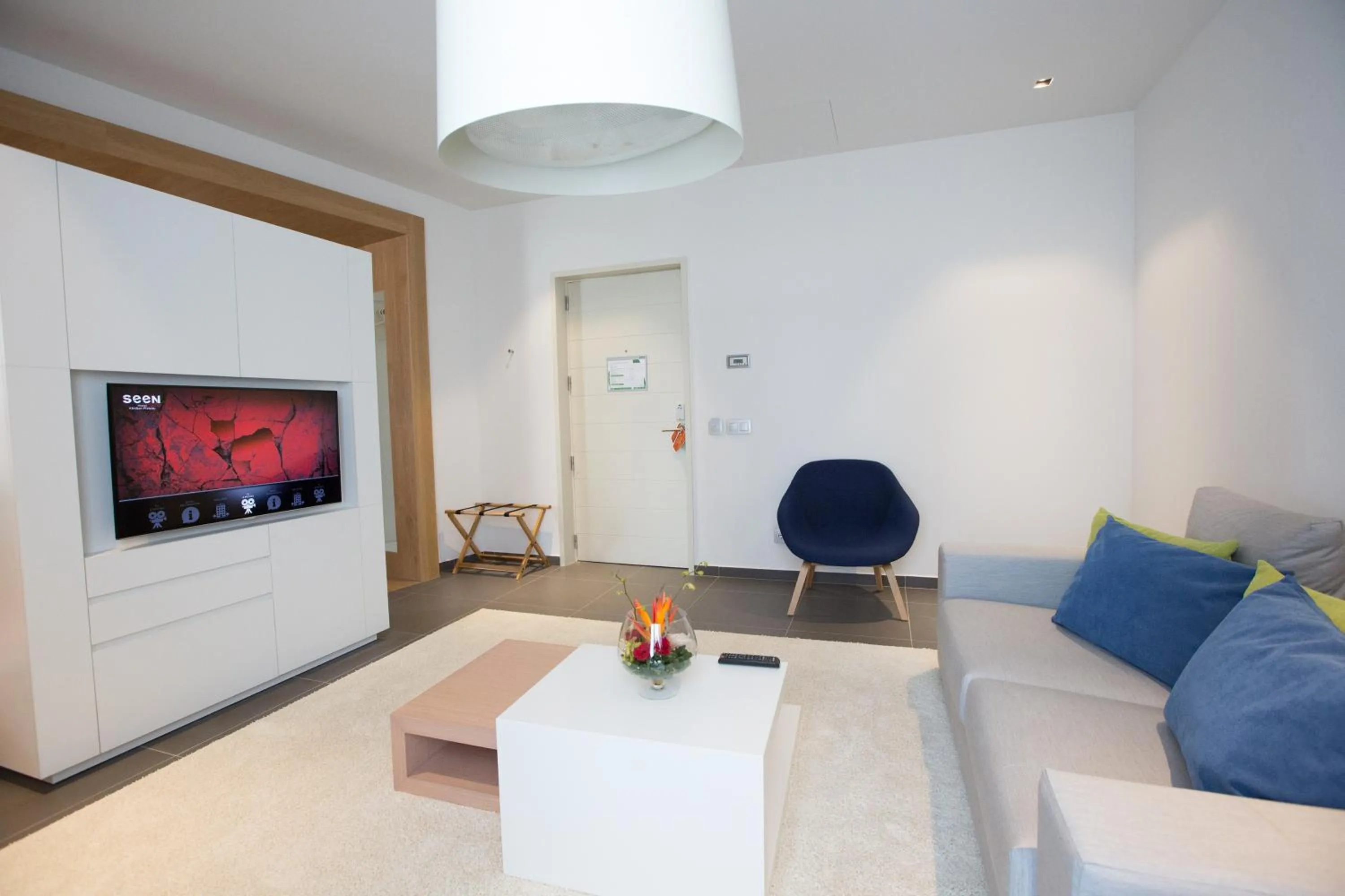 Photo of the whole room in Seen Hotel Abidjan Plateau