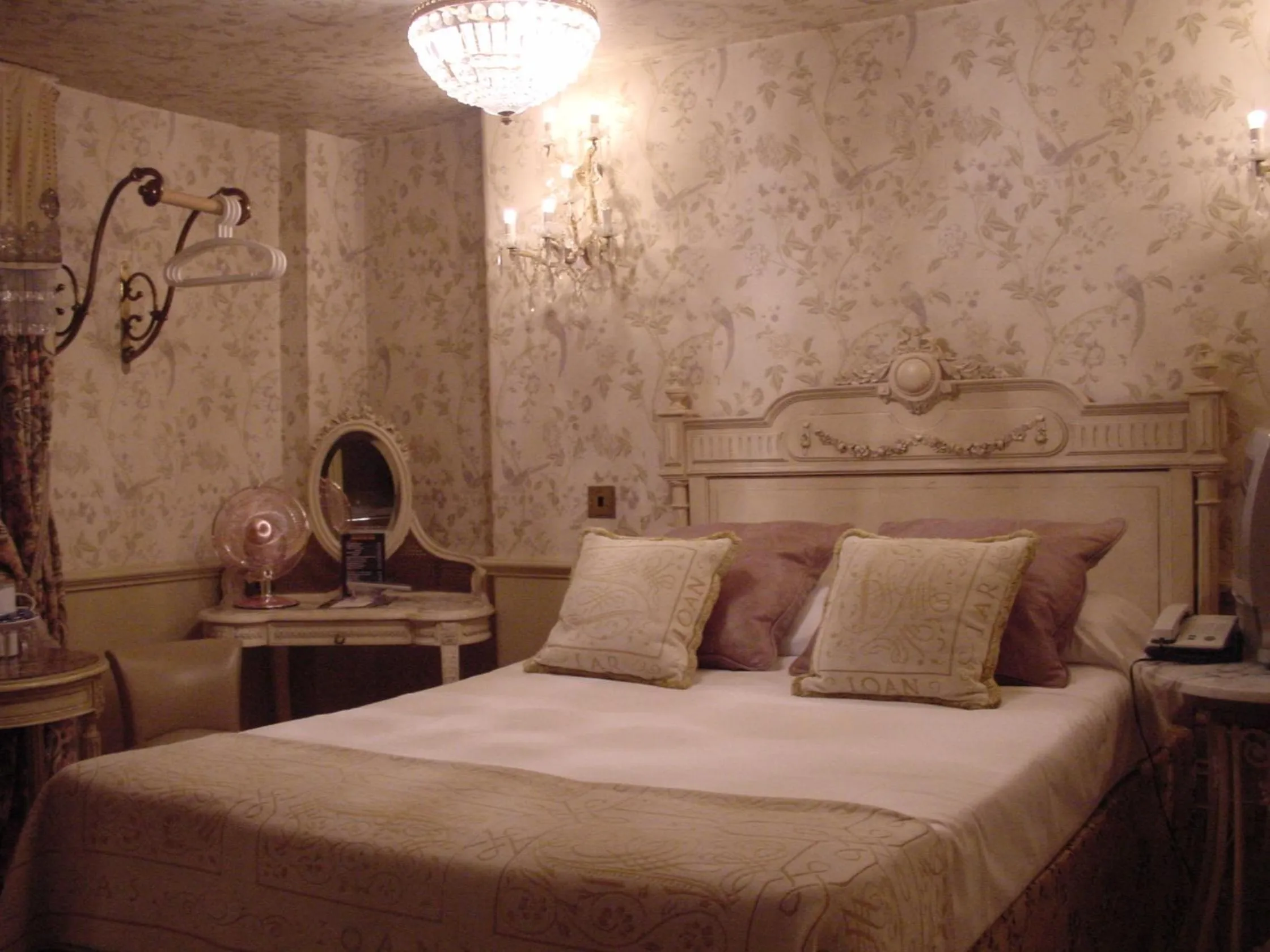 Bed in Pavilion Hotel