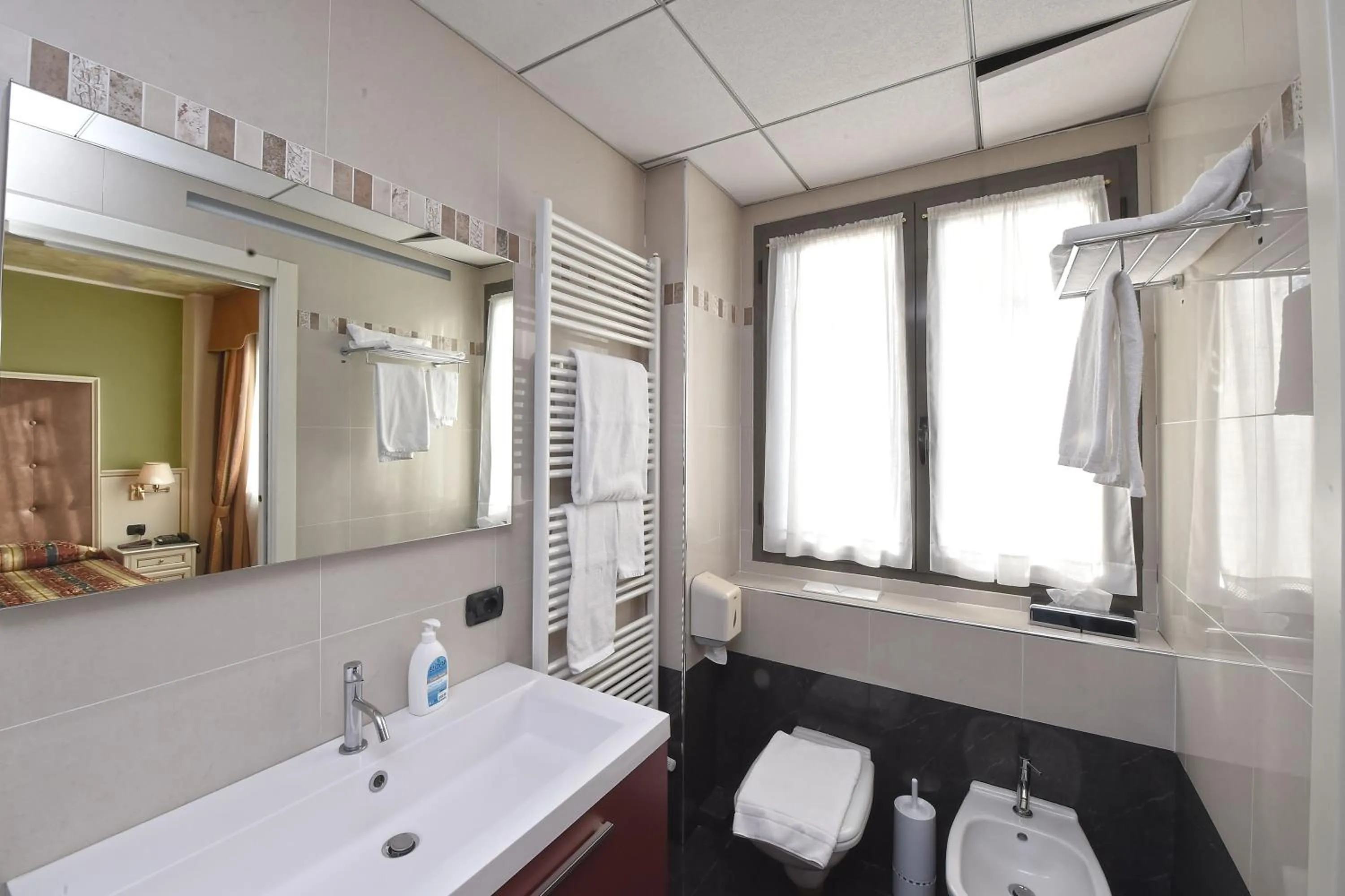 Shower in LVG Hotel Collection - La Bussola