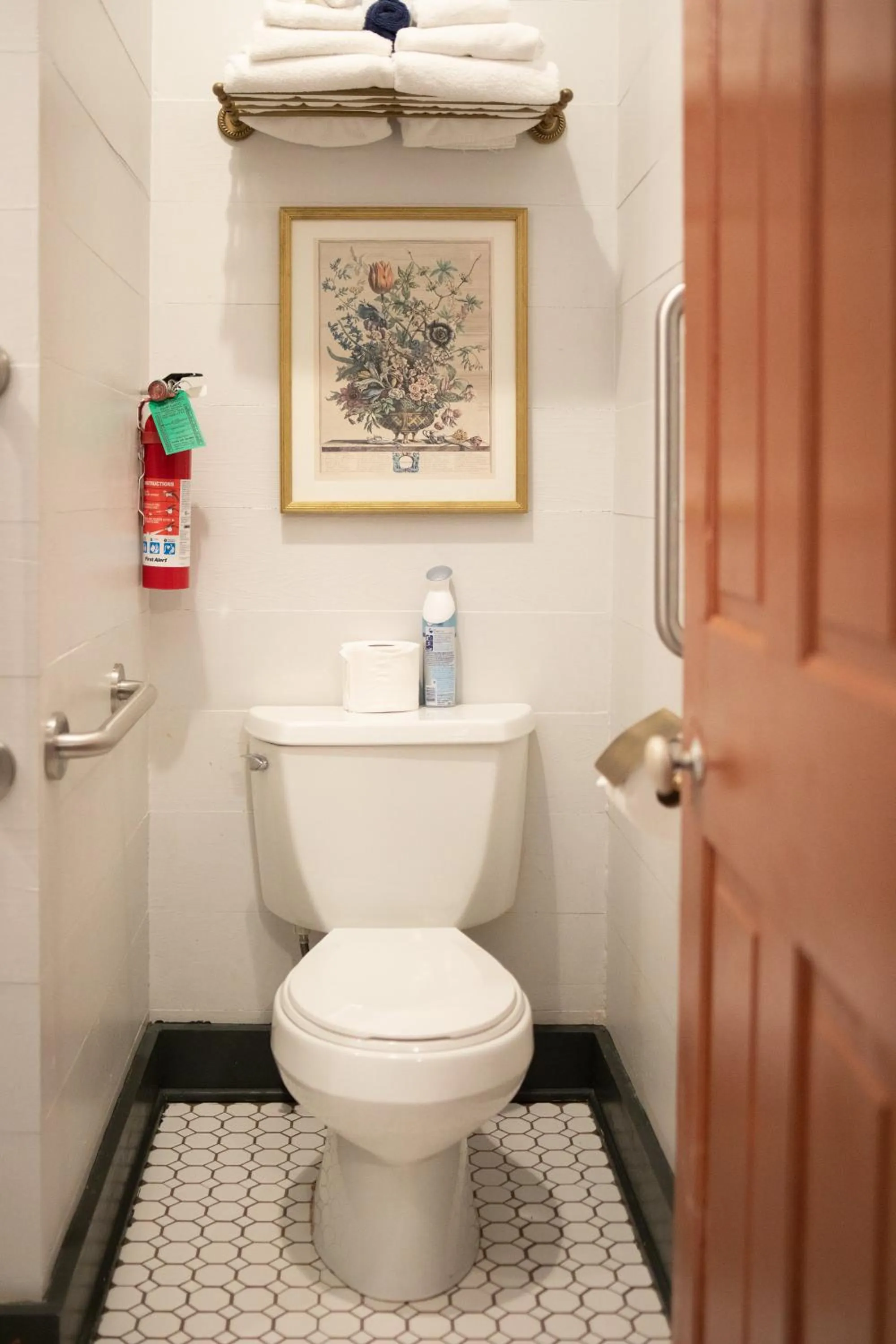 Toilet in Maison Mouton Bed & Breakfast