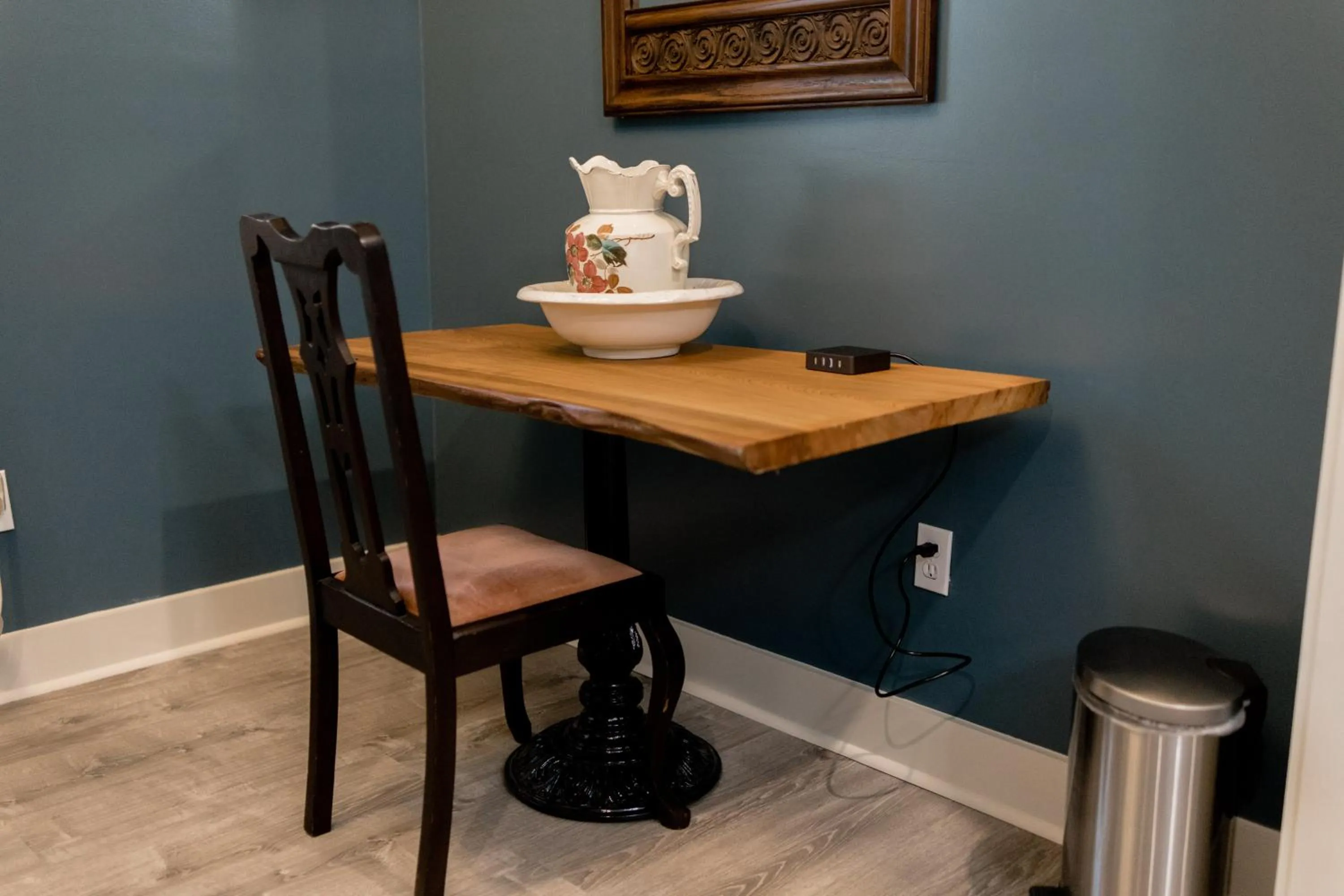 Seating area in Maison Mouton Bed & Breakfast