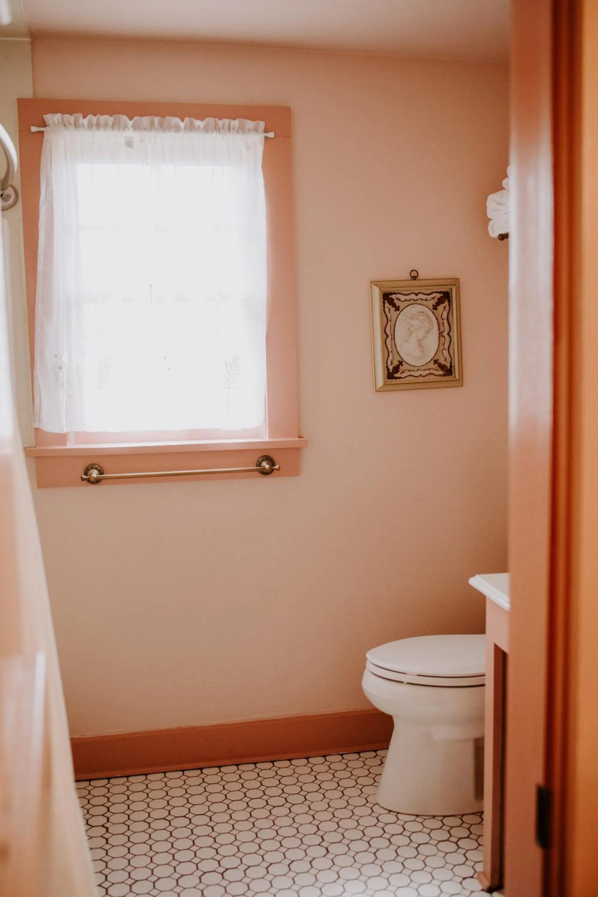 Toilet in Maison Mouton Bed & Breakfast