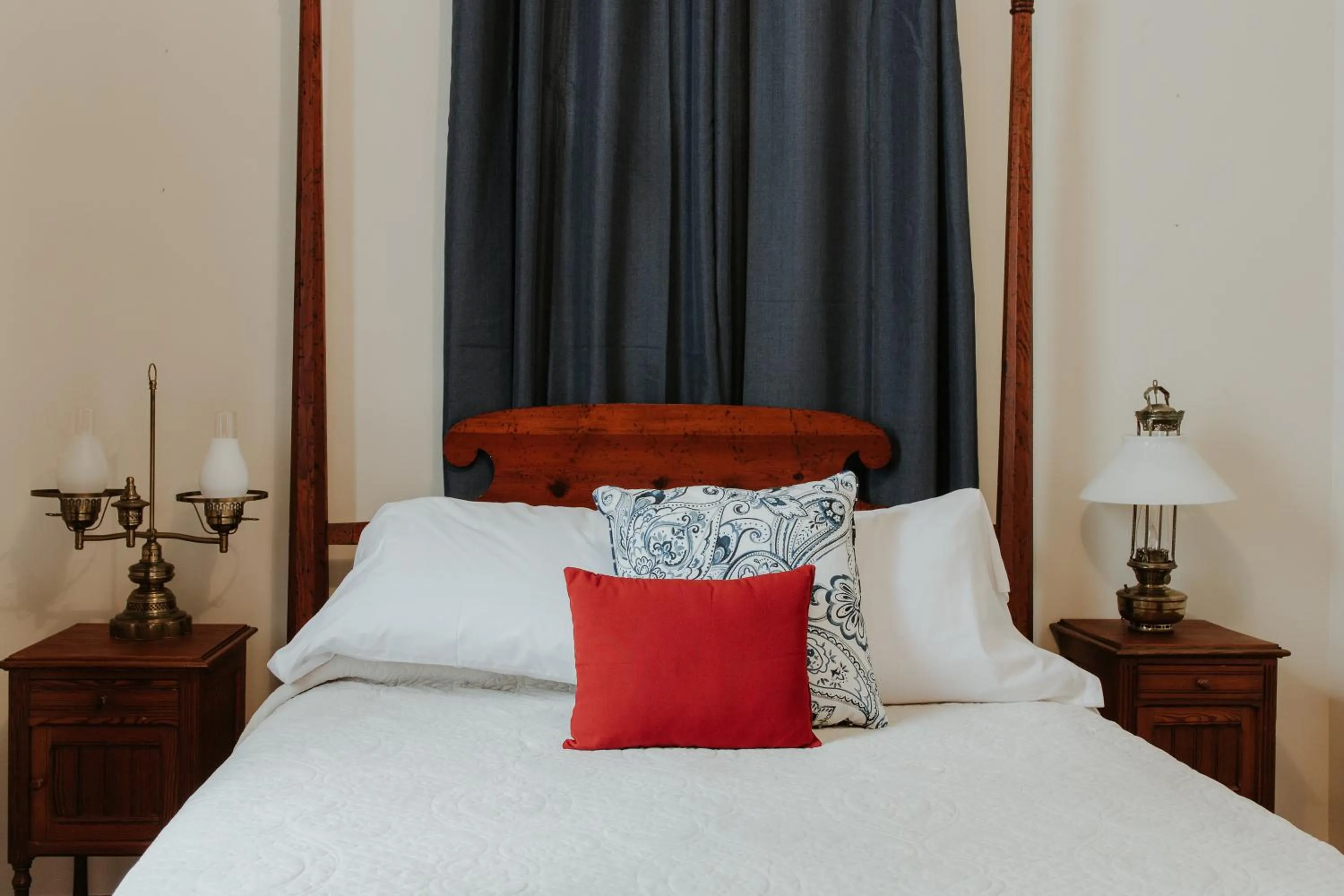 Bed in Maison Mouton Bed & Breakfast