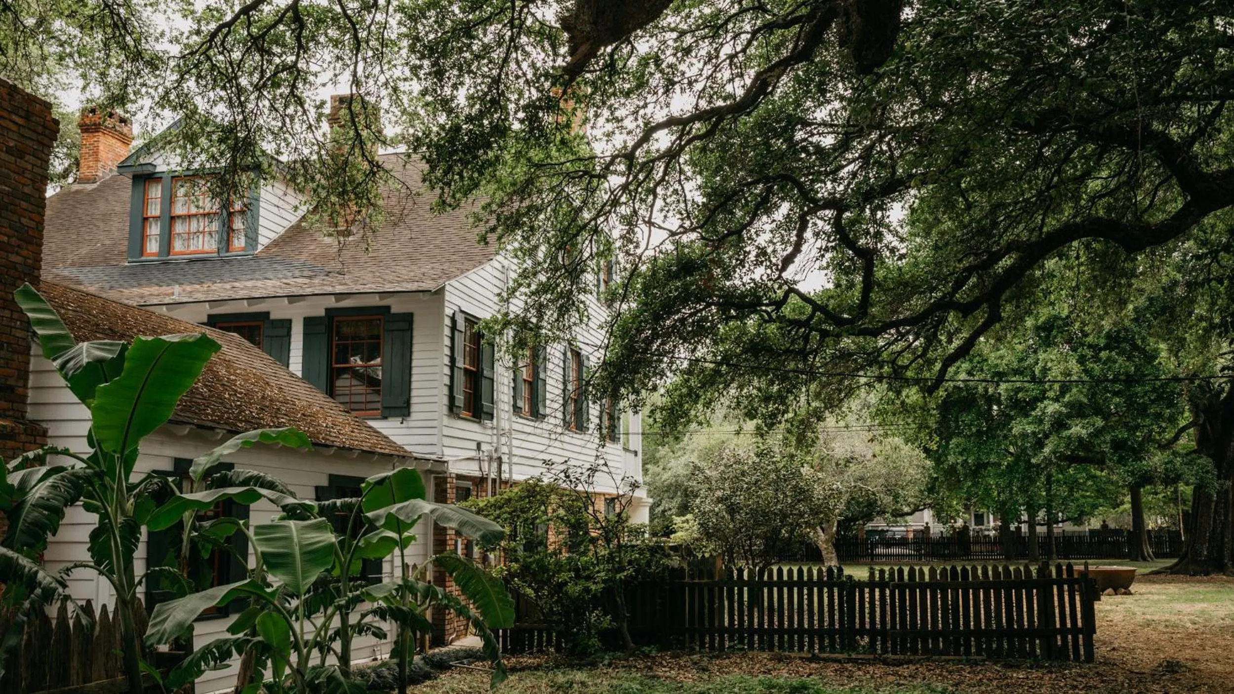 Natural landscape in Maison Mouton Bed & Breakfast