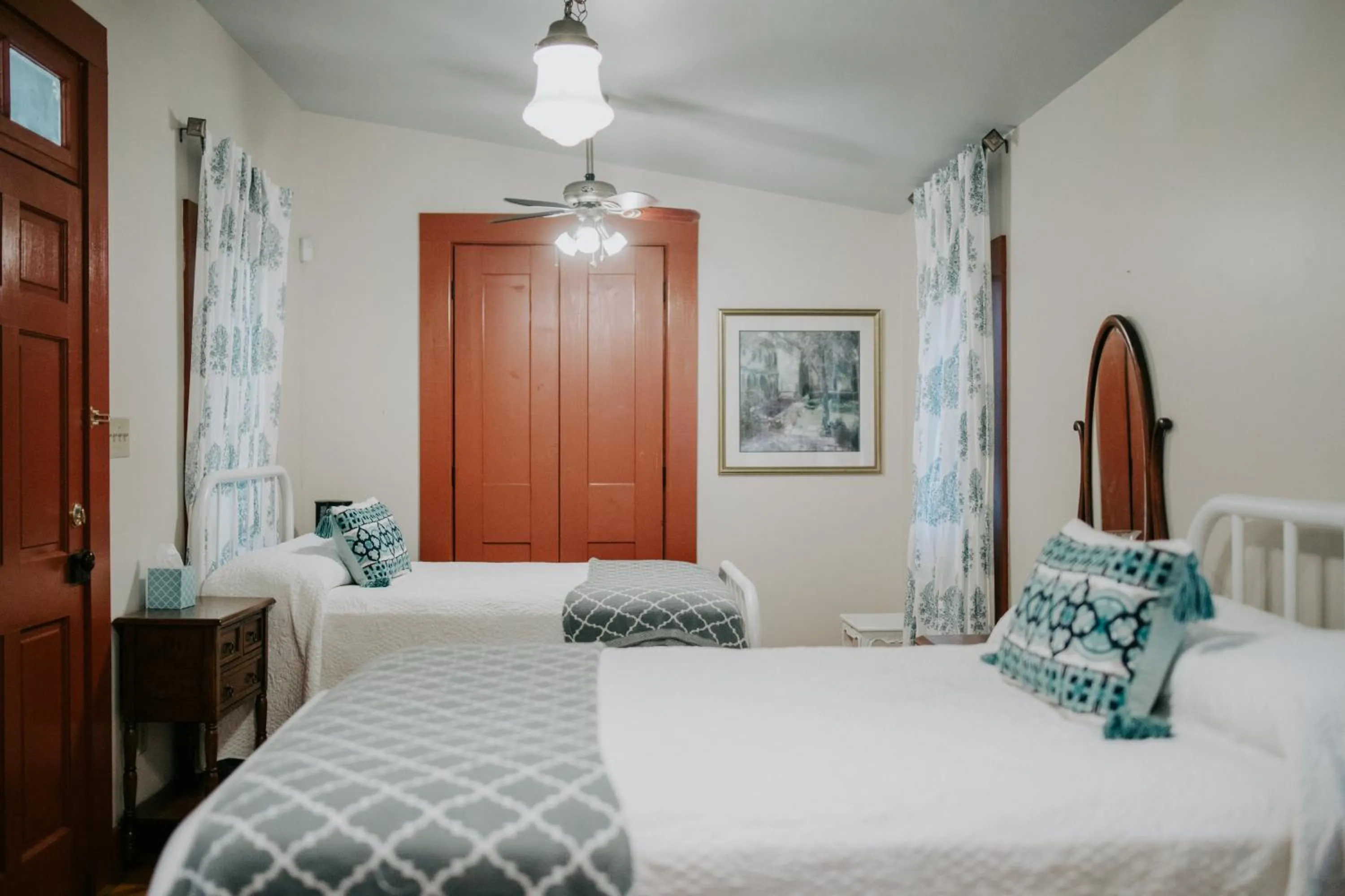 Photo of the whole room, Bed in Maison Mouton Bed & Breakfast