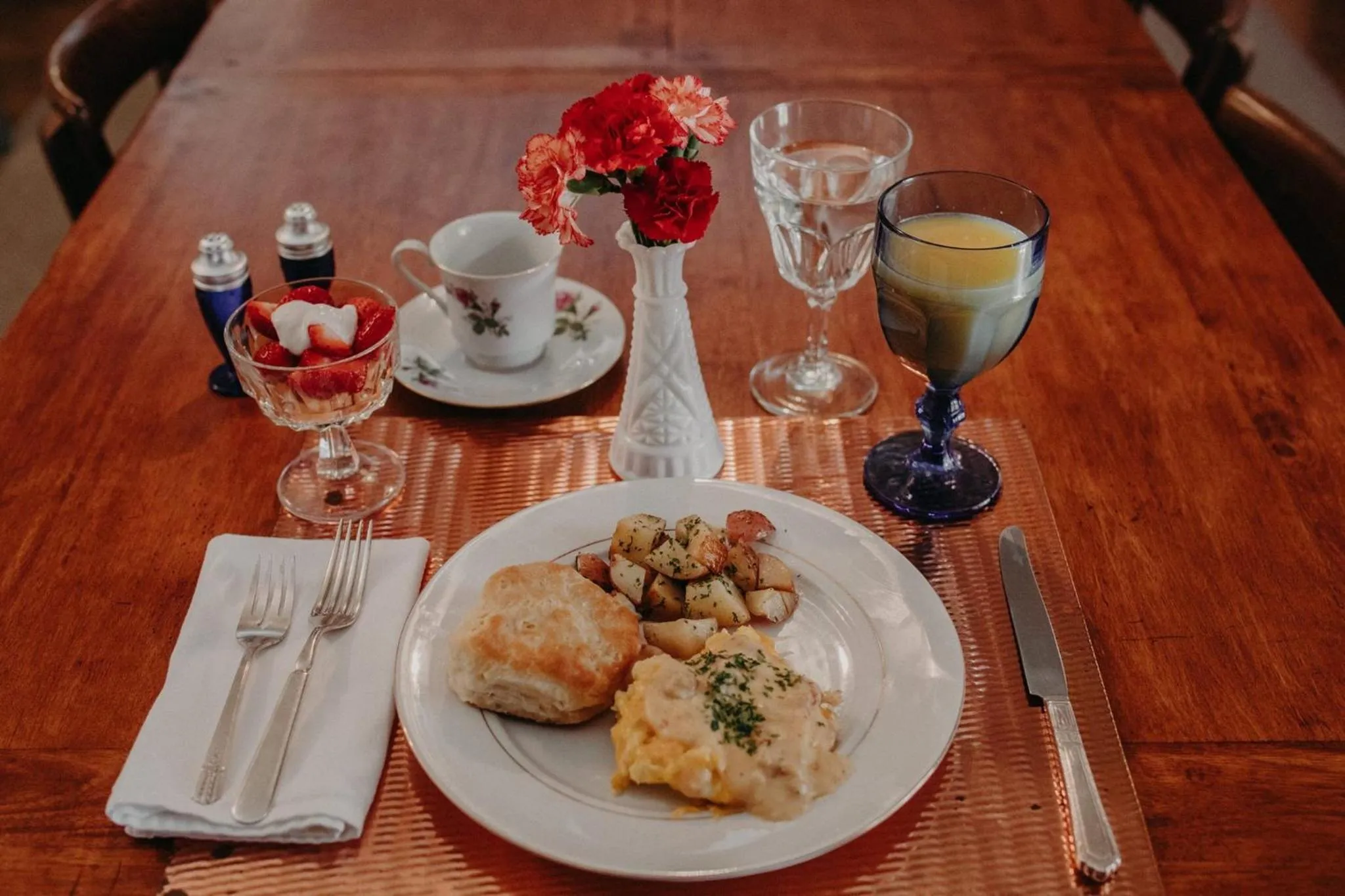 American breakfast in Maison Mouton Bed & Breakfast