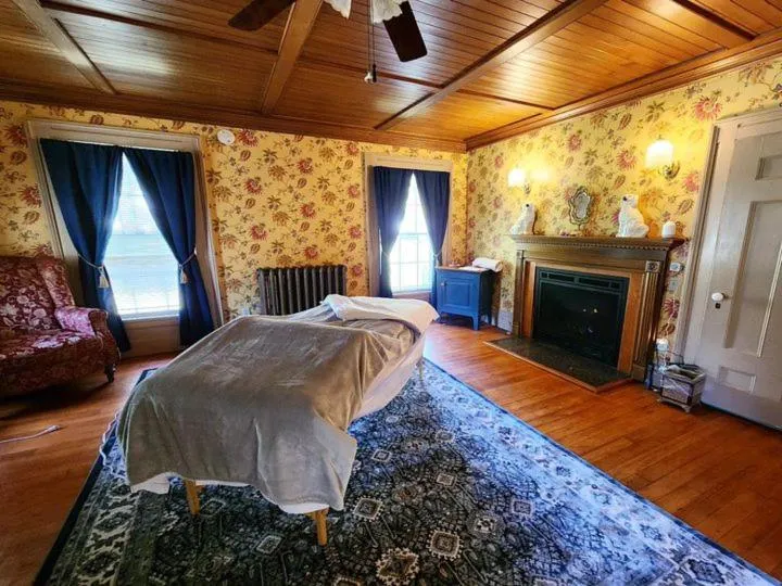 Massage, Bed in Arlington Inn & Spa