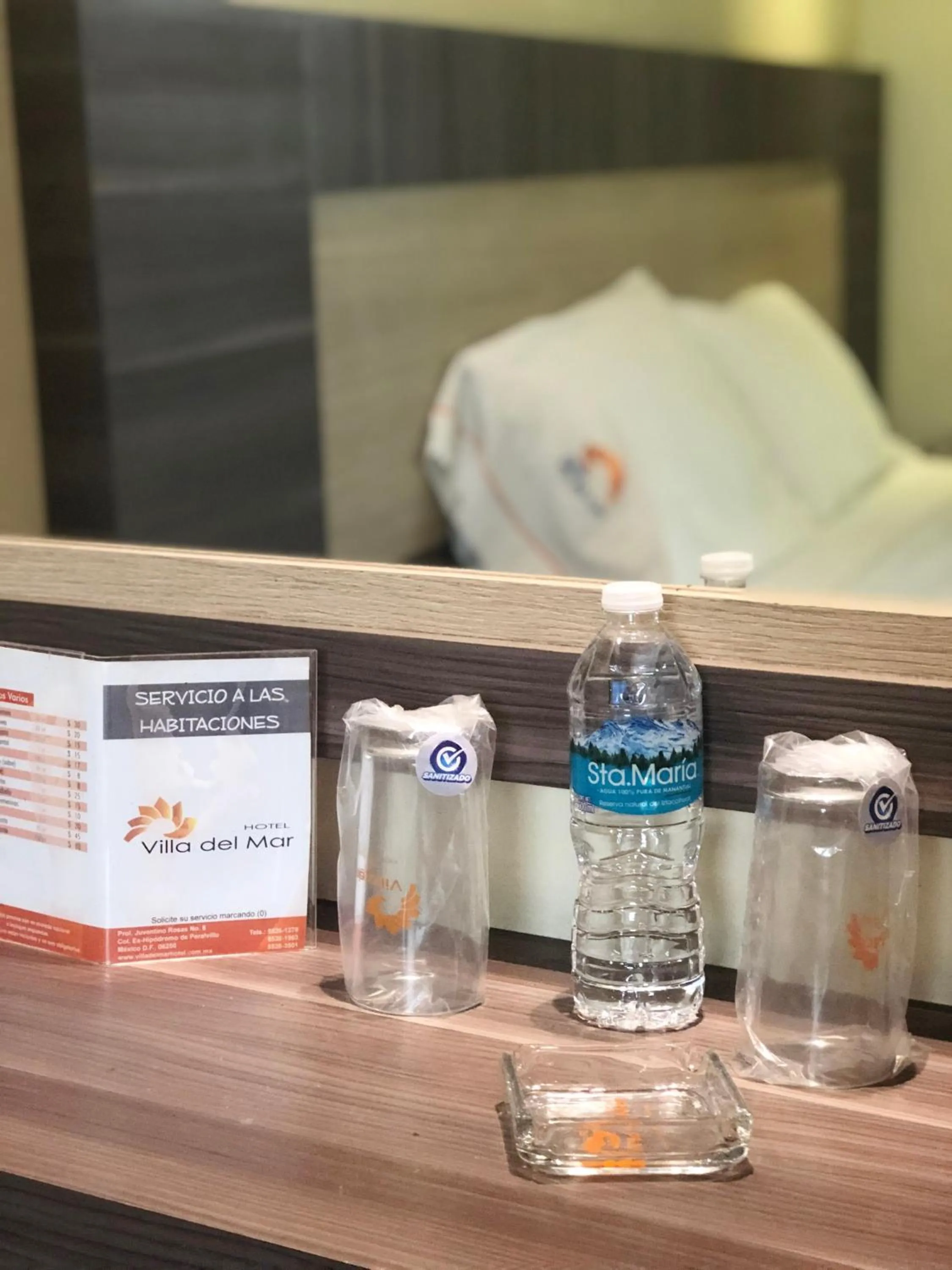 Drinks, Bed in Hotel Villa del Mar