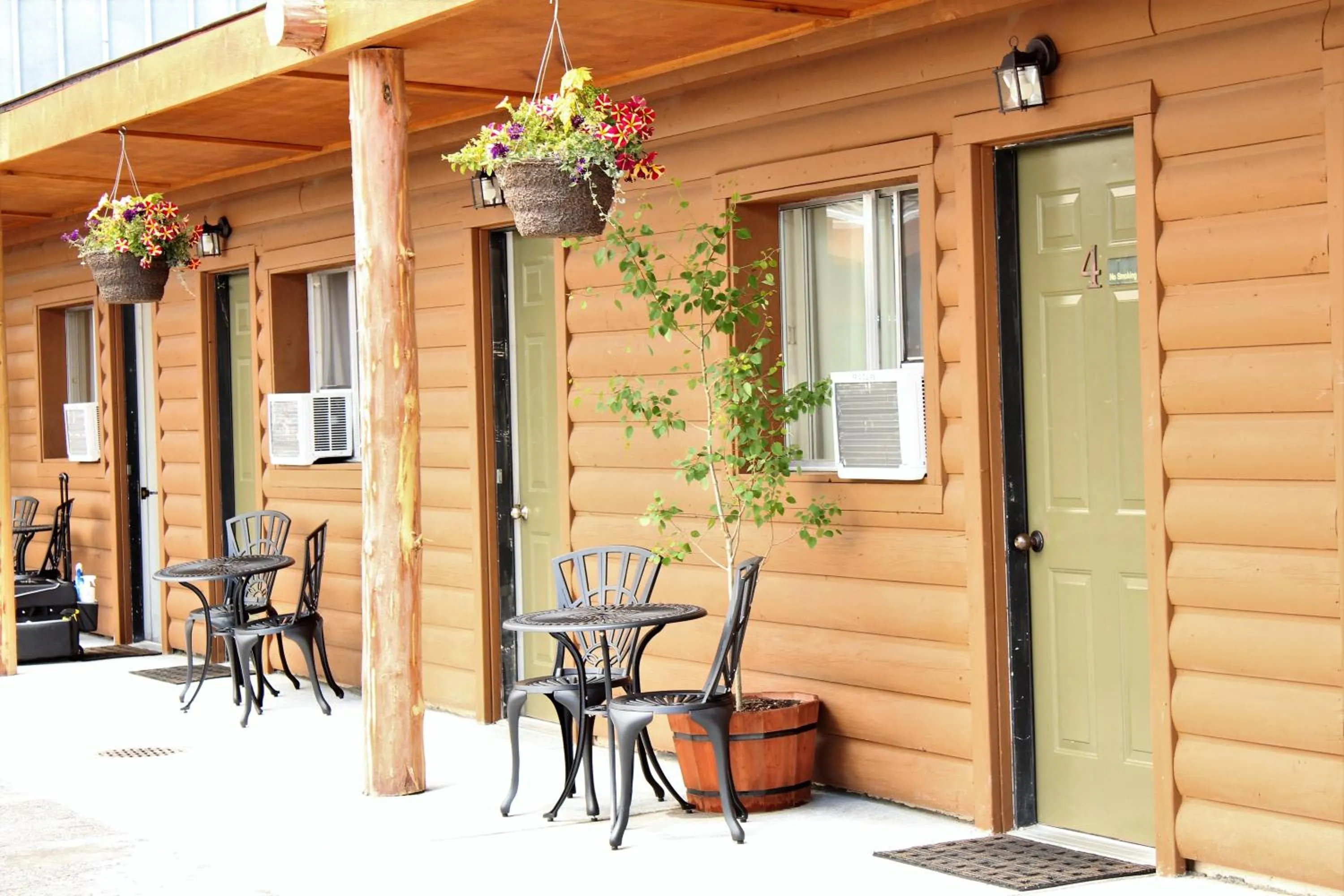 Elkhorn Cabins and Inn