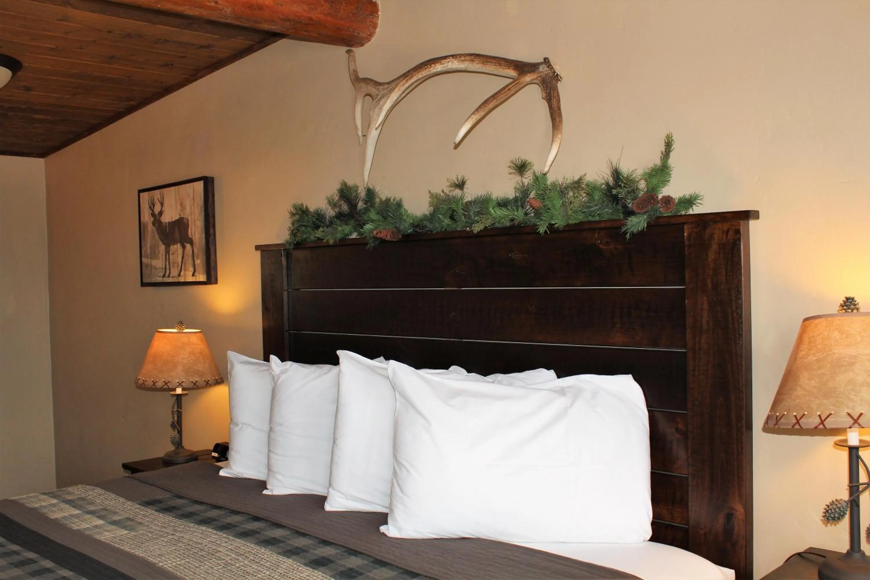 Bed in Elkhorn Cabins and Inn