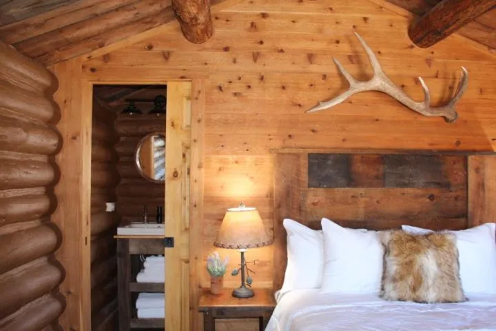 Bed in Elkhorn Cabins and Inn