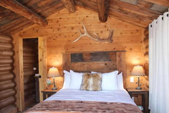 Bed in Elkhorn Cabins and Inn