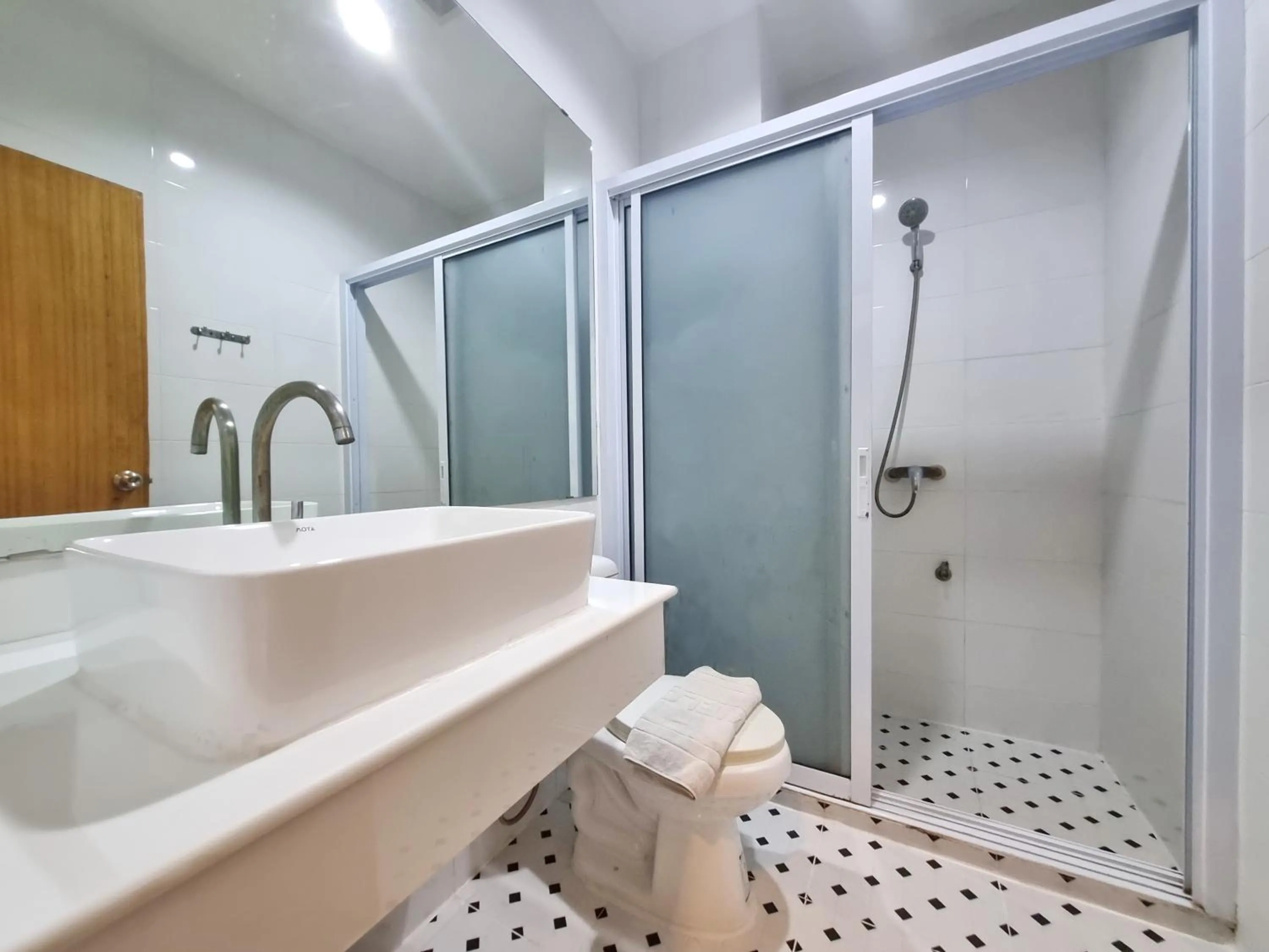 Shower in MAR24 Koh Tao Hotel