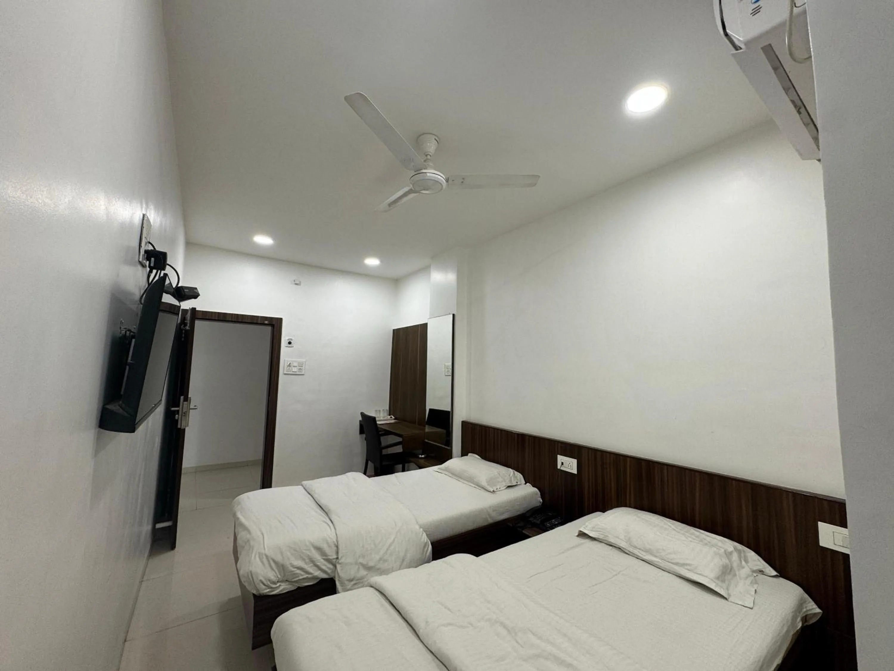 Bed in Hotel New Samrat