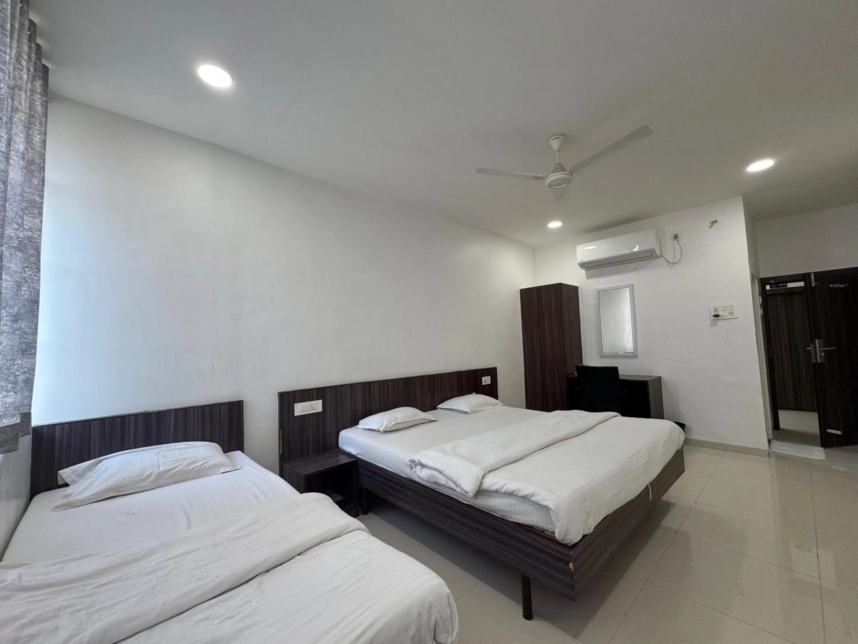 Bed in Hotel New Samrat