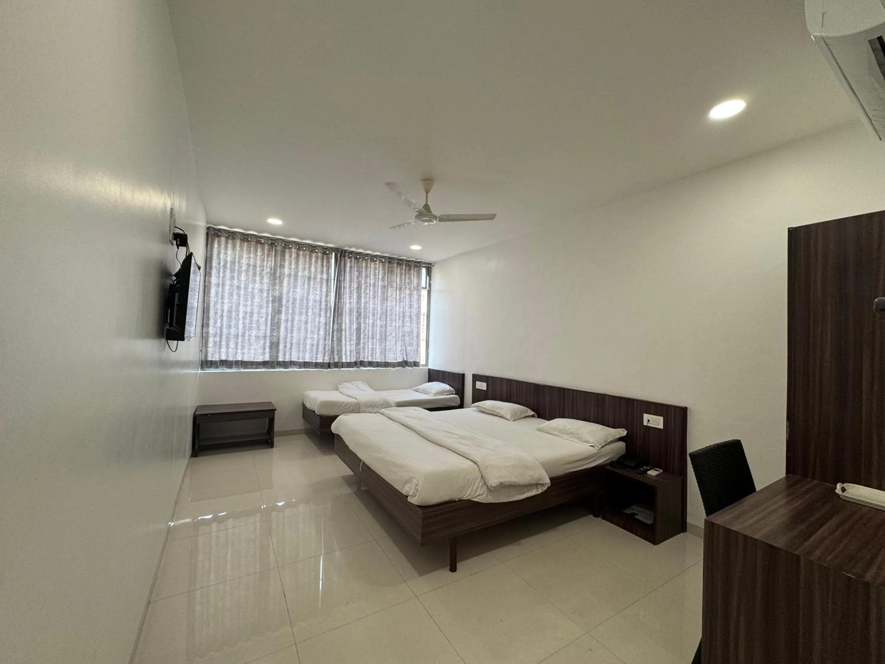 Bed in Hotel New Samrat