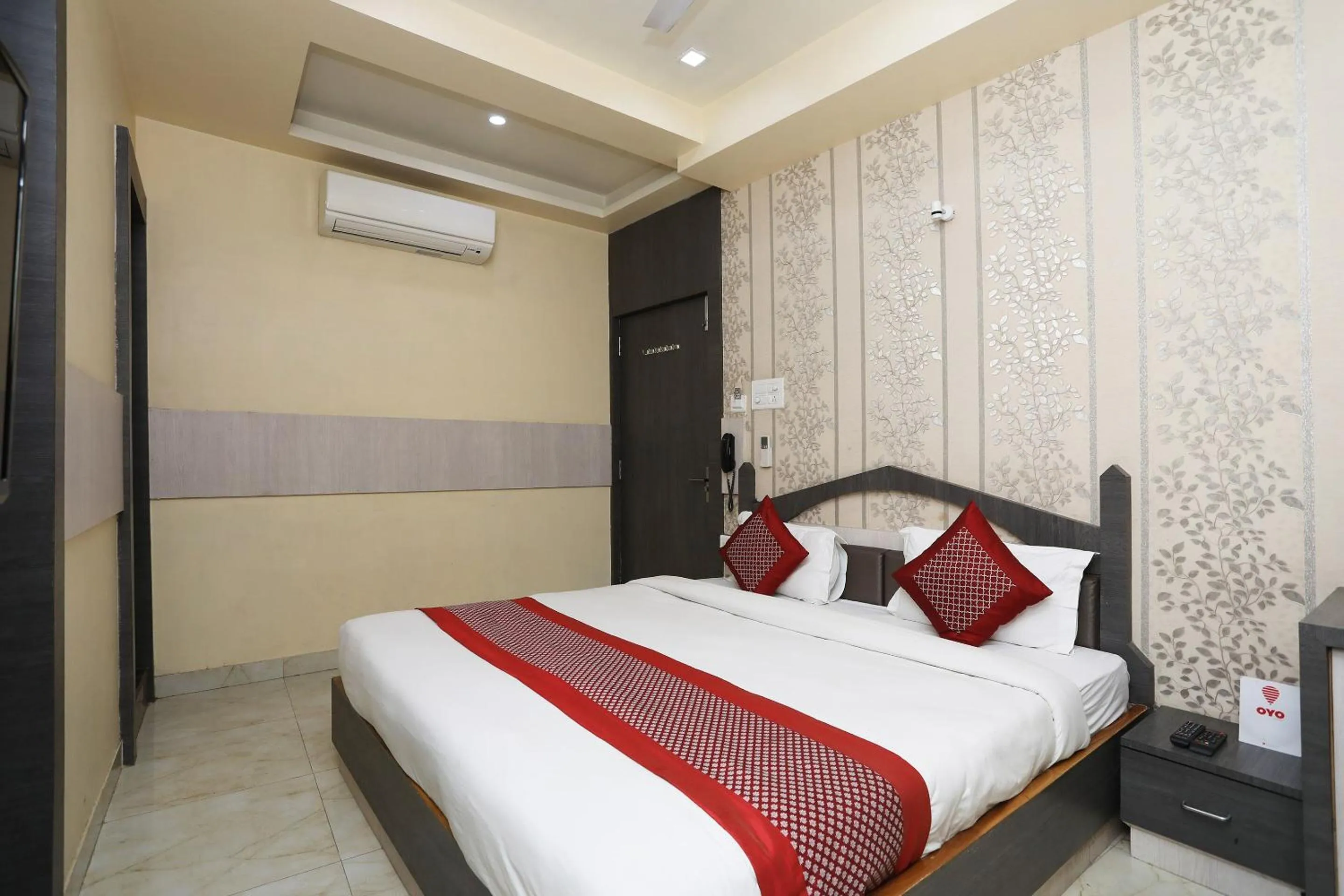 Bed in Hotel Rahil Palace