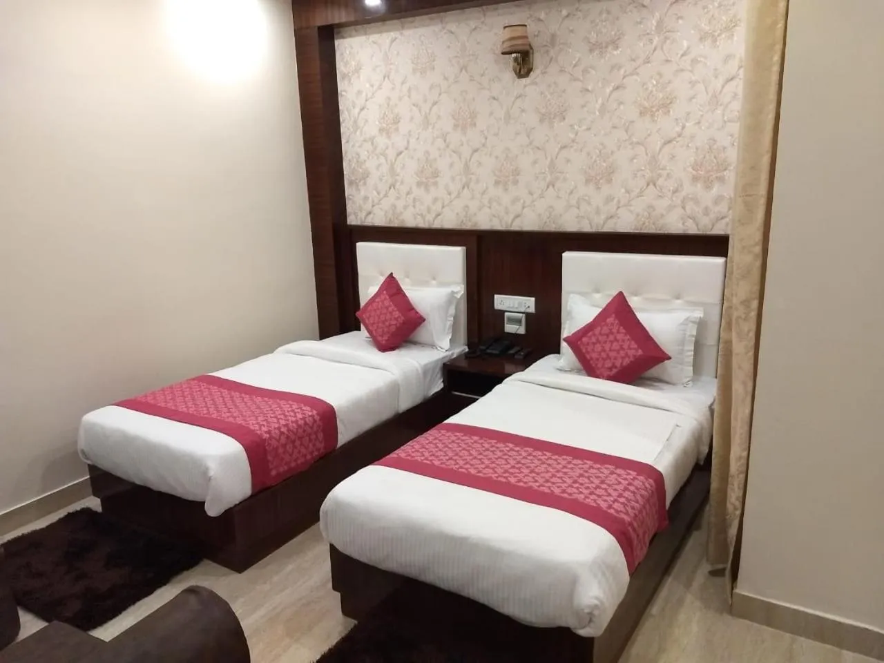 Bed in Hotel Rahil Palace