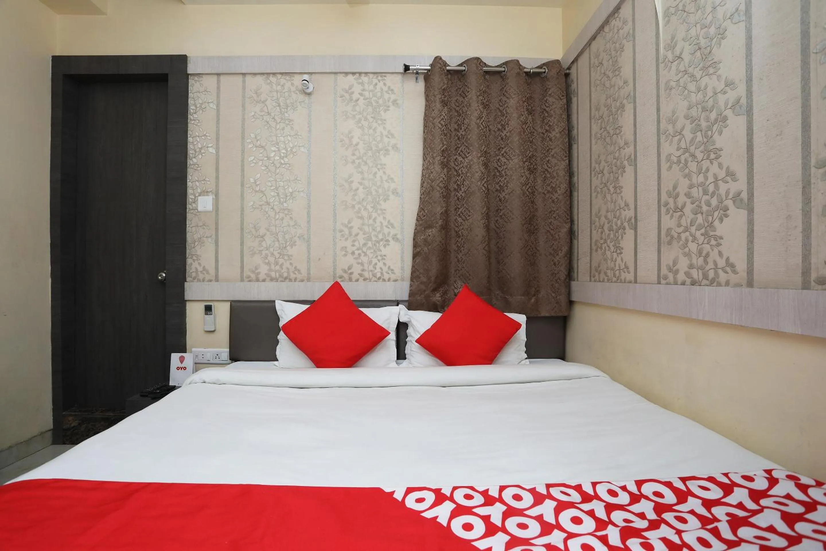 Bed in Hotel Rahil Palace