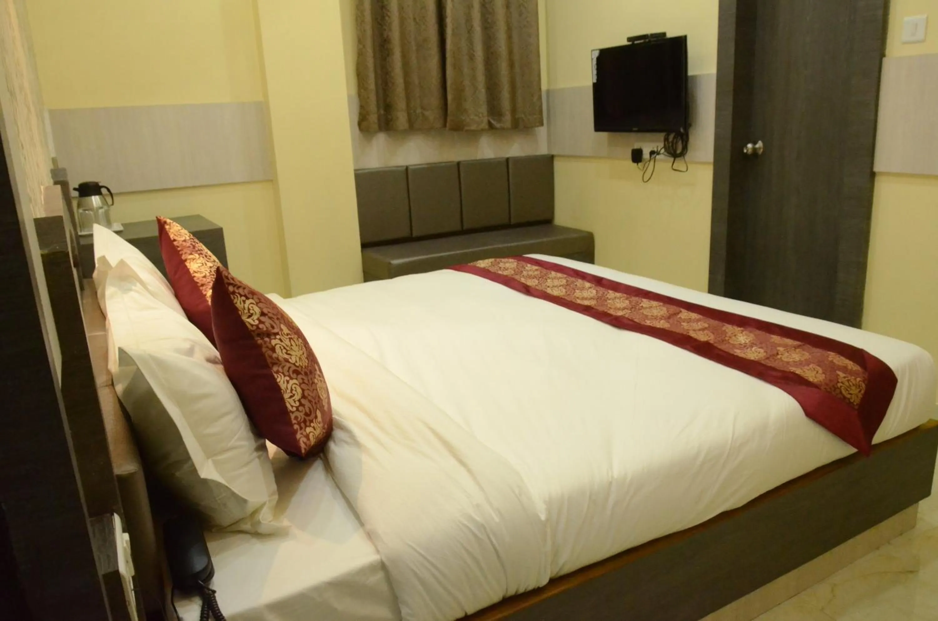 Bedroom, Bed in Hotel Rahil Palace