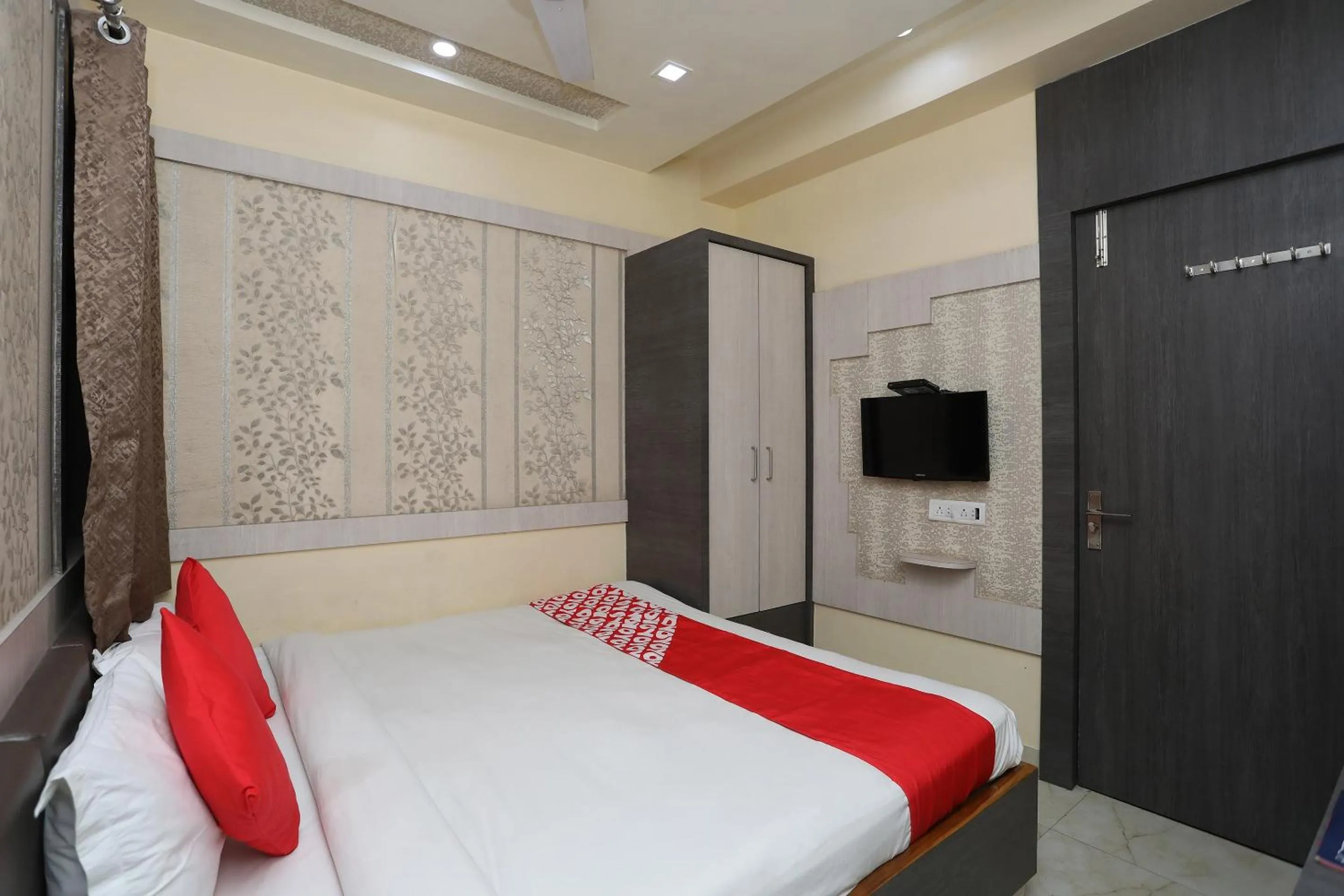 Bed in Hotel Rahil Palace