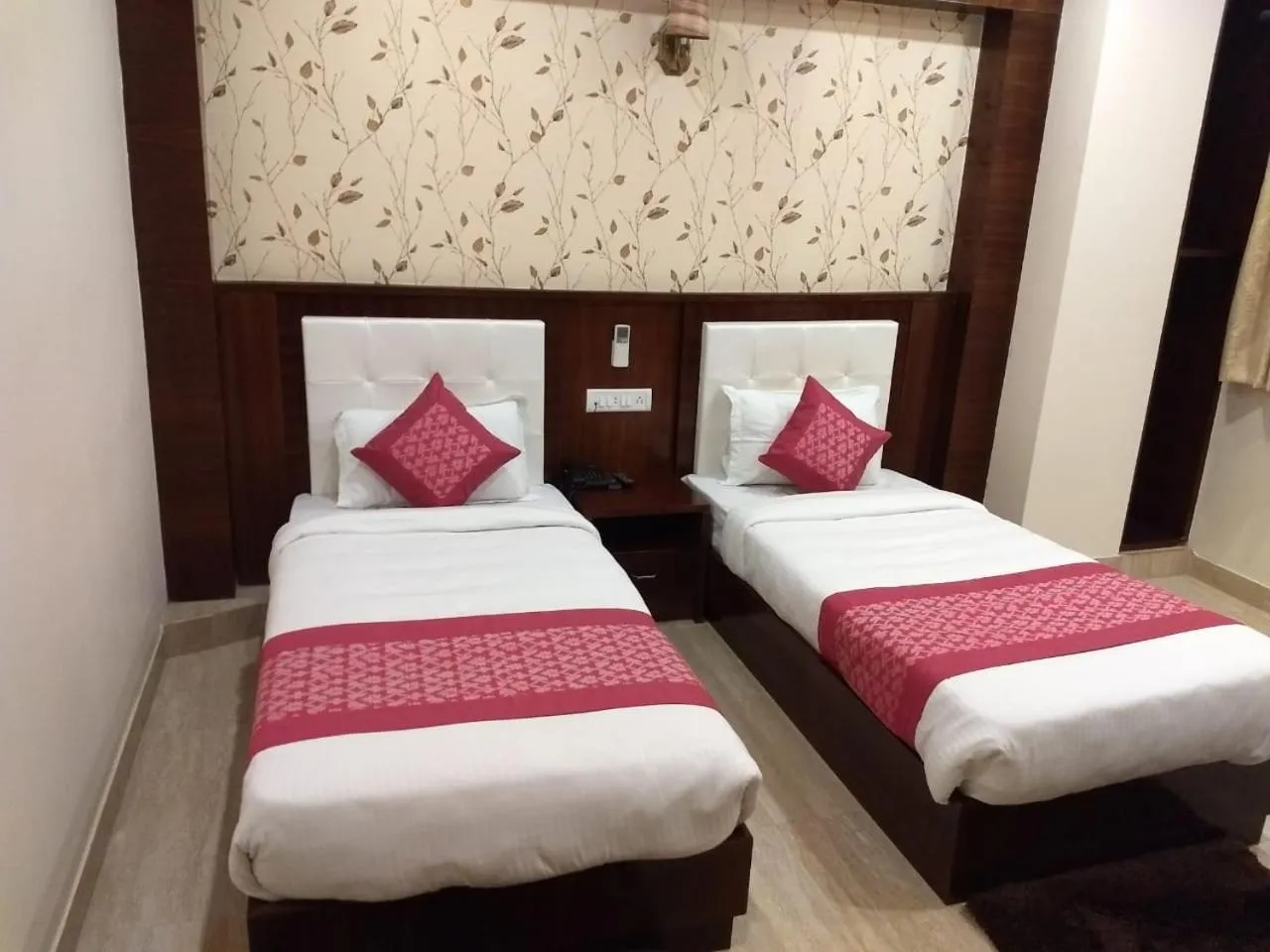 Bed in Hotel Rahil Palace
