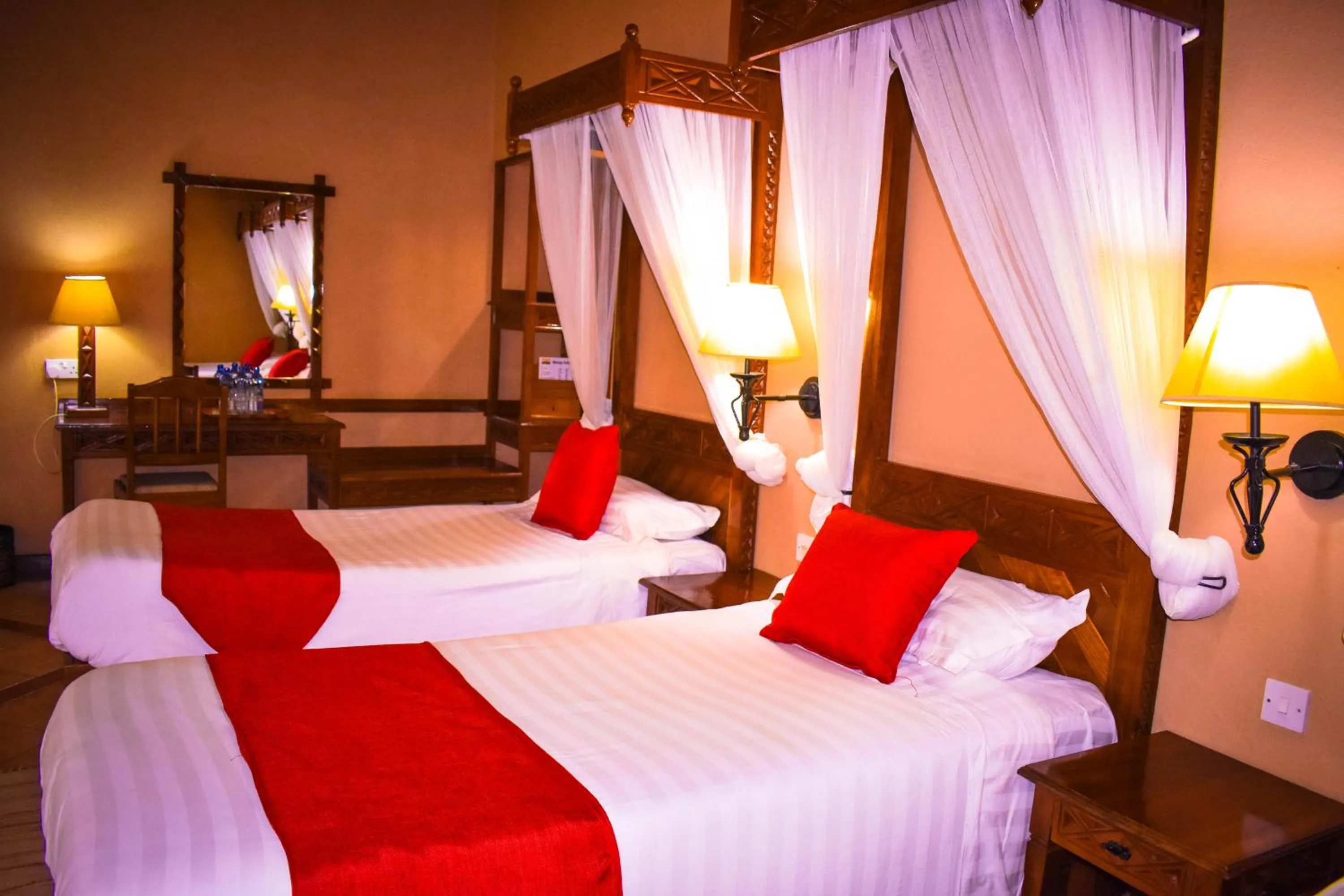 Photo of the whole room, Bed in Lake Nakuru Lodge