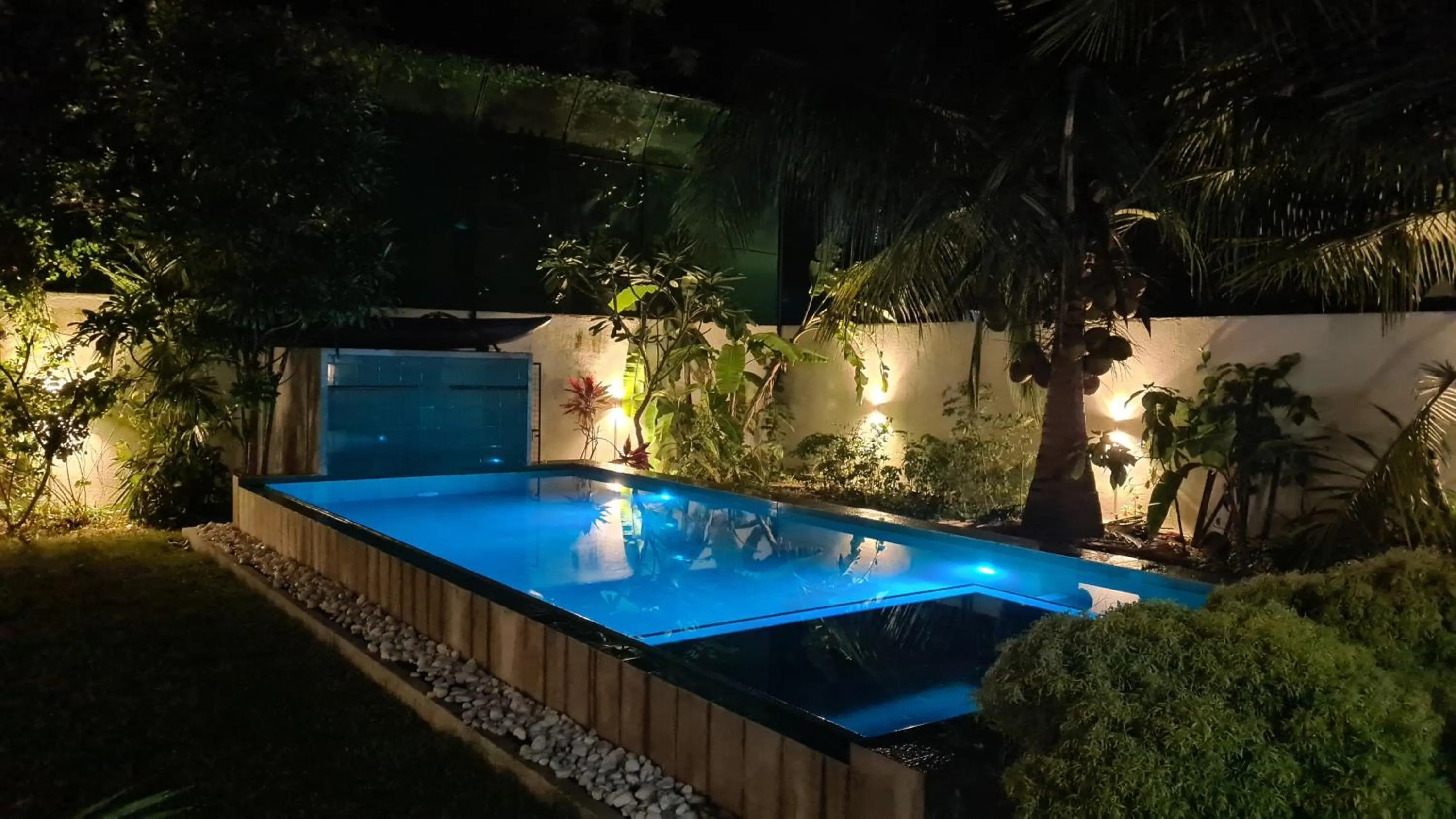 Night in Emildale Villa