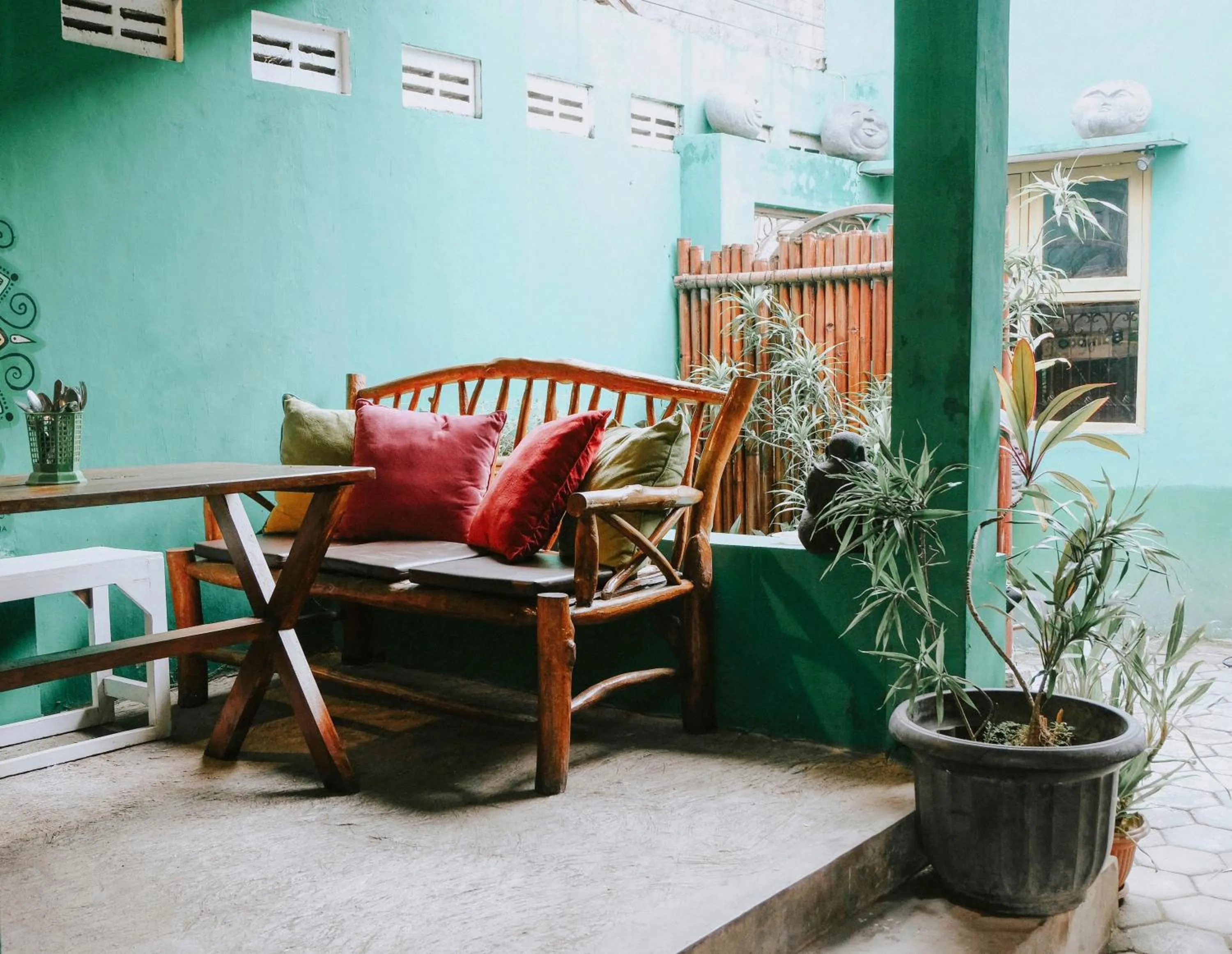 Communal lounge/ TV room in Glory Homestay