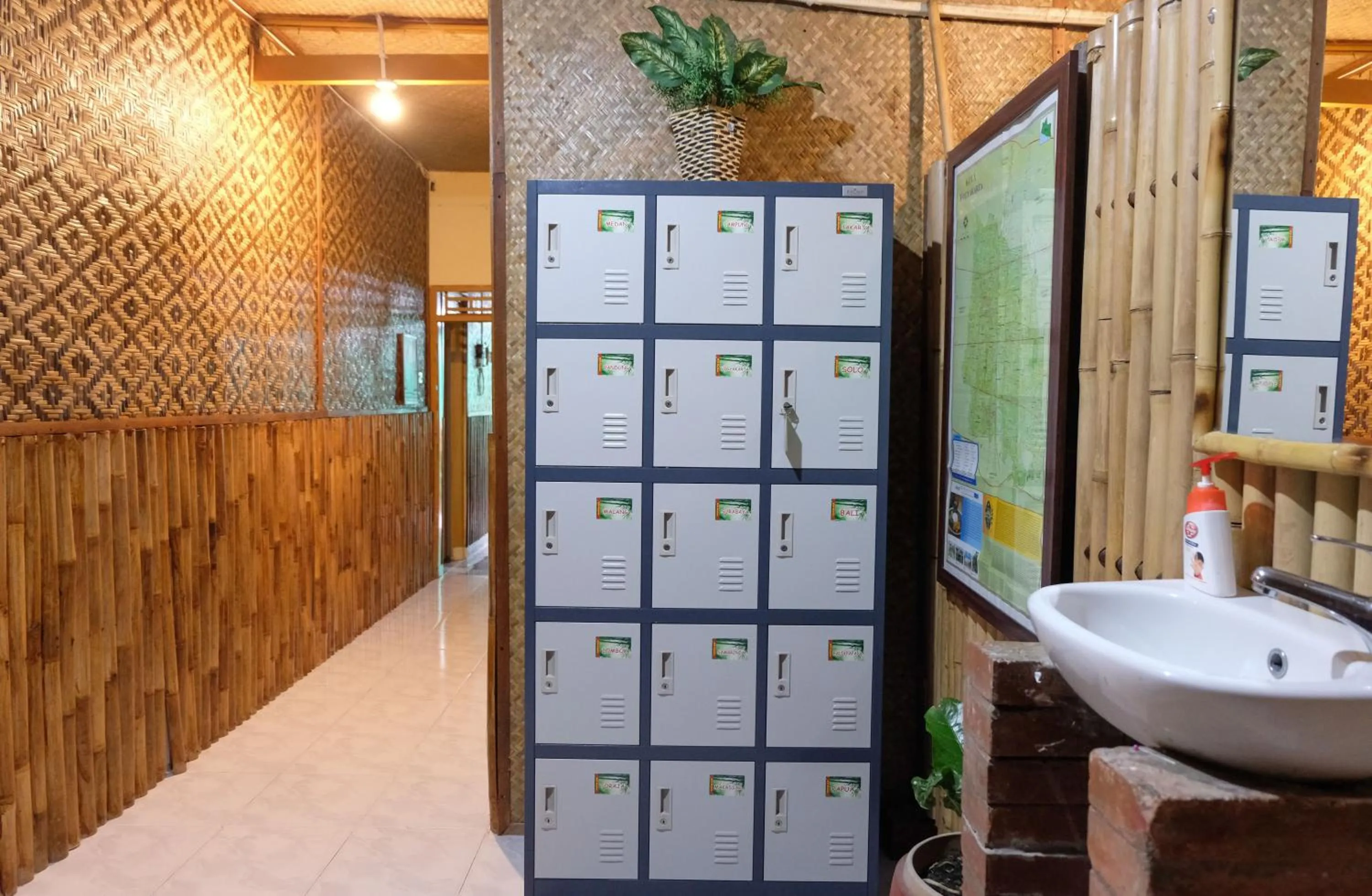 Area and facilities in Glory Homestay