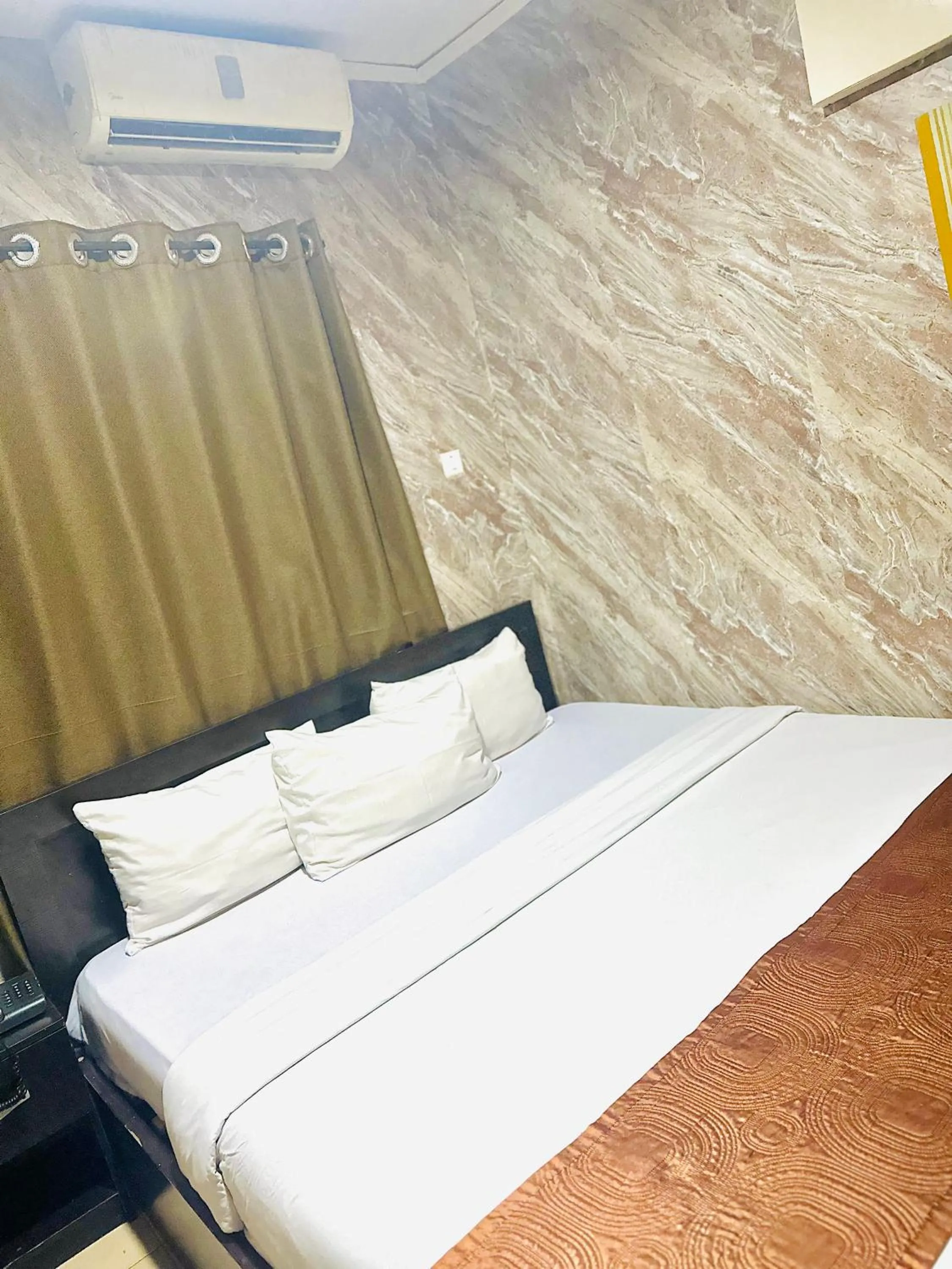 Bed in Posh Hotel and Suites Ikeja