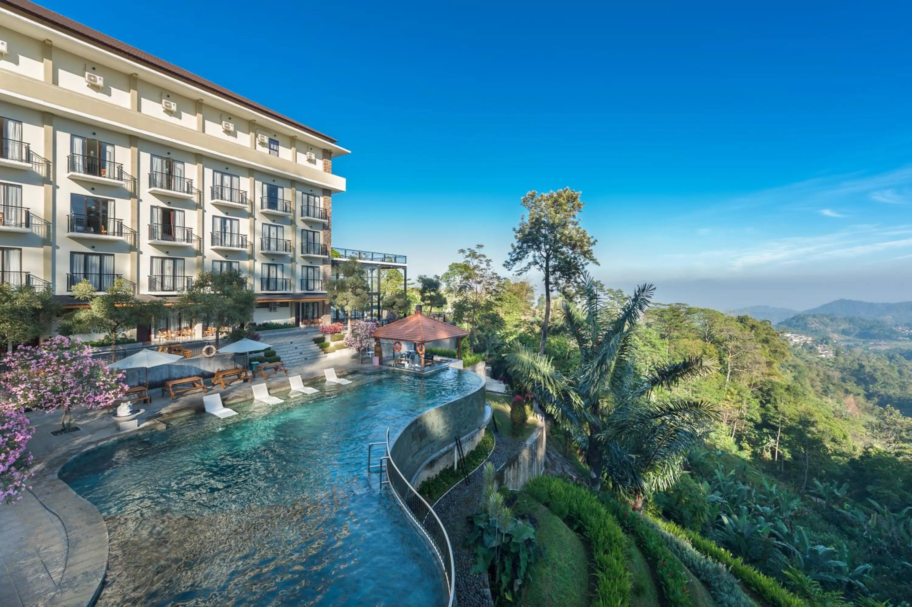 Pool view in Nava Hotel Tawangmangu