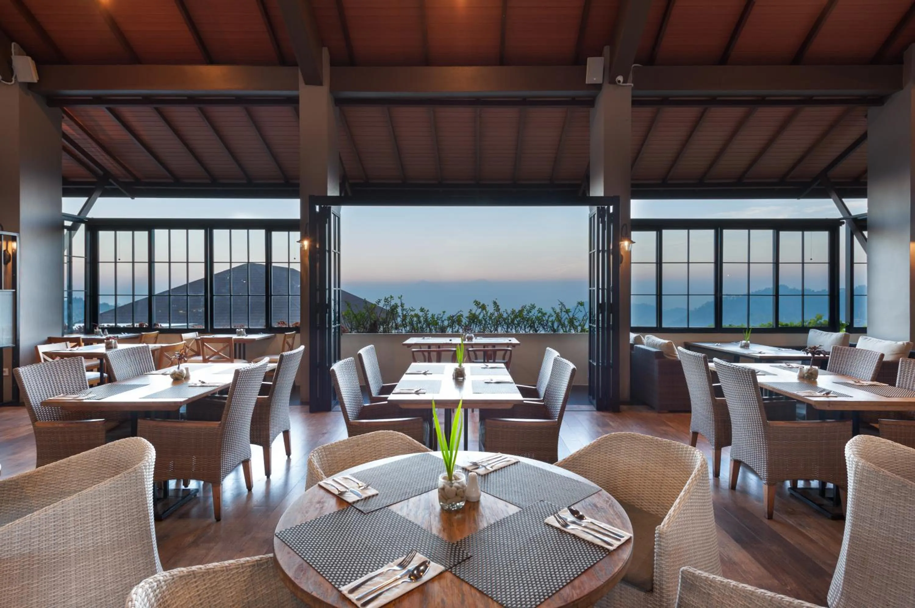 Restaurant/places to eat in Nava Hotel Tawangmangu