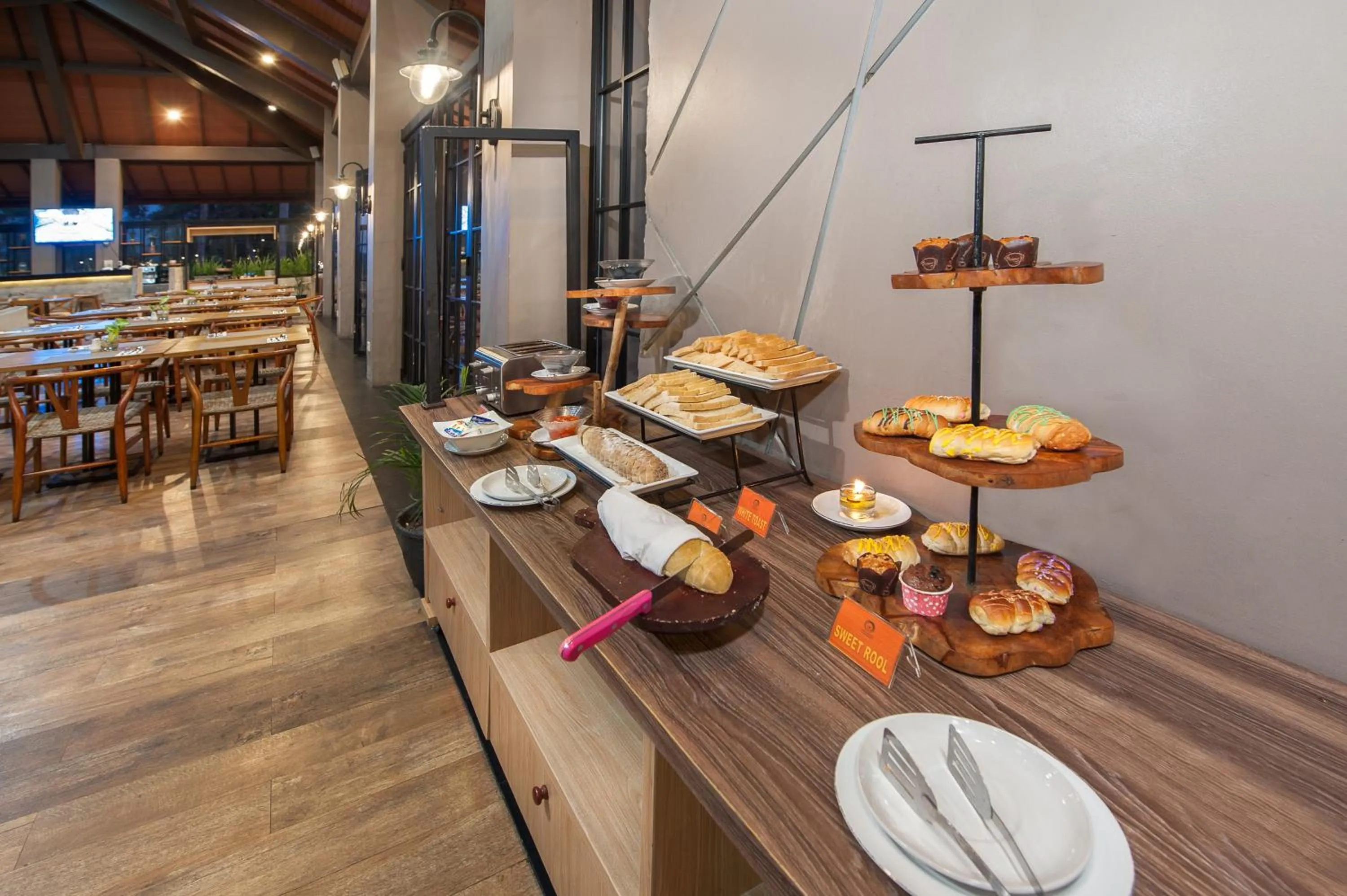 Restaurant/places to eat in Nava Hotel Tawangmangu