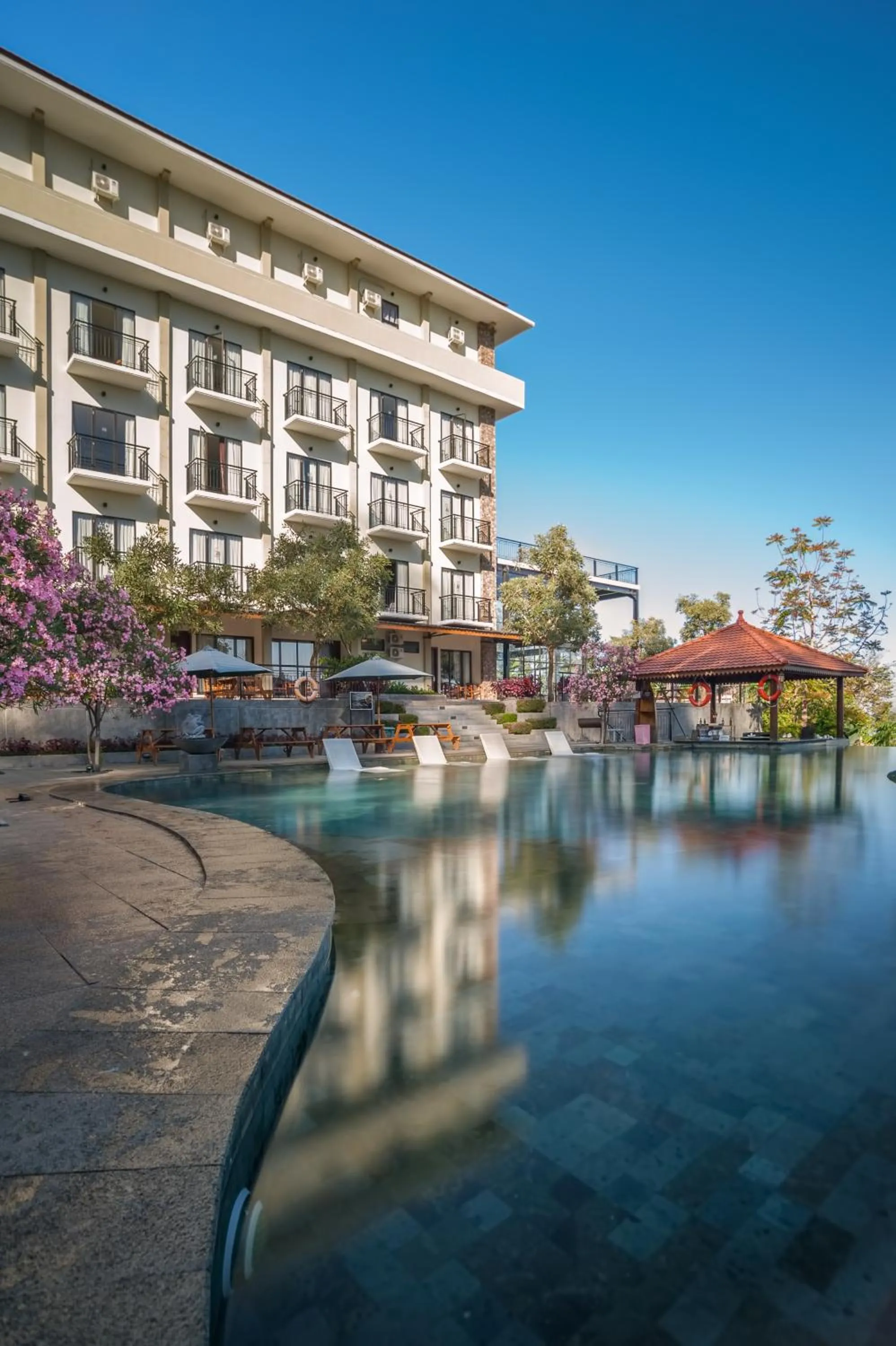 Pool view in Nava Hotel Tawangmangu