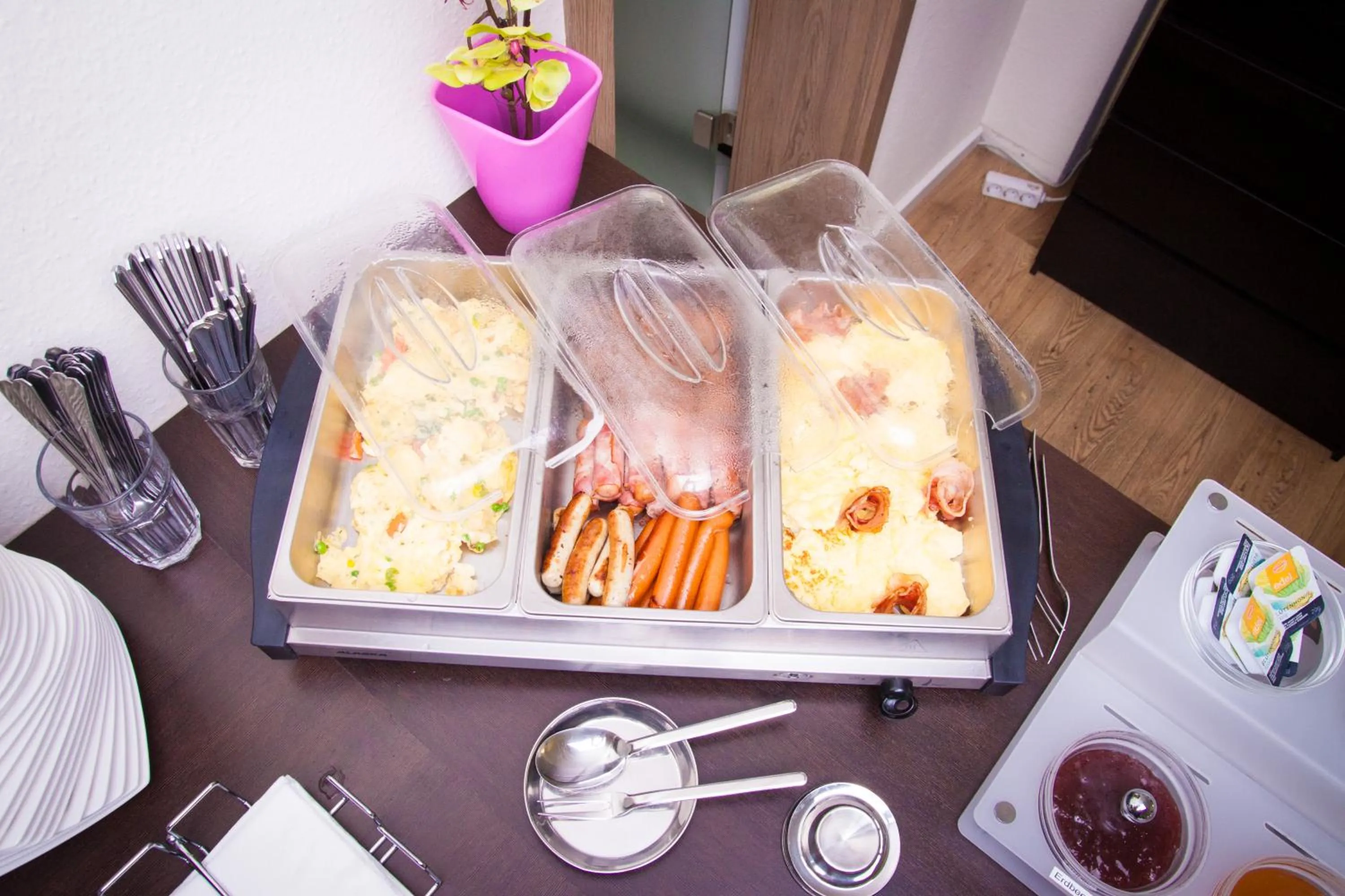 Buffet breakfast in Garni-Hotel An der Weide