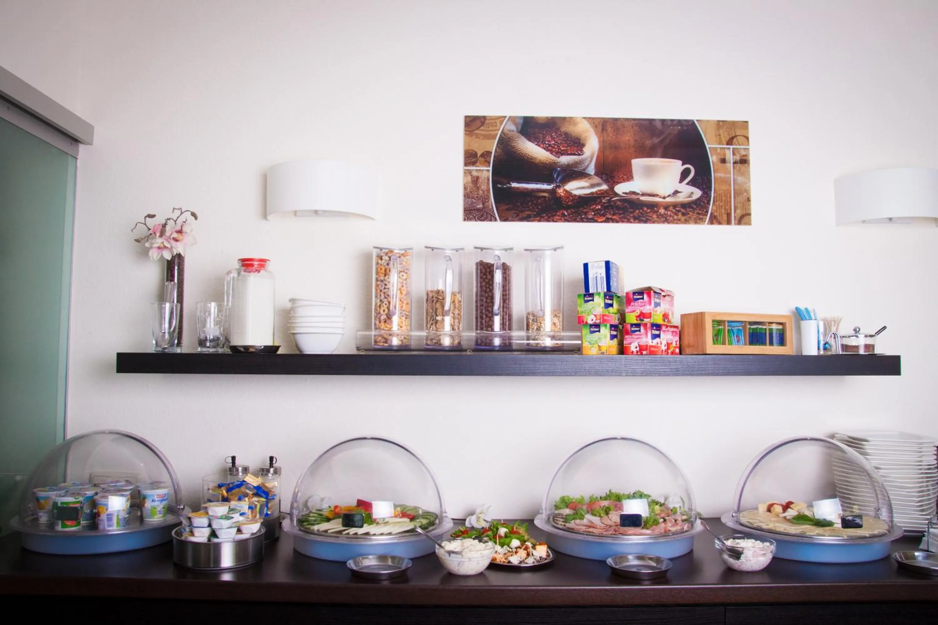 Buffet breakfast in Garni-Hotel An der Weide