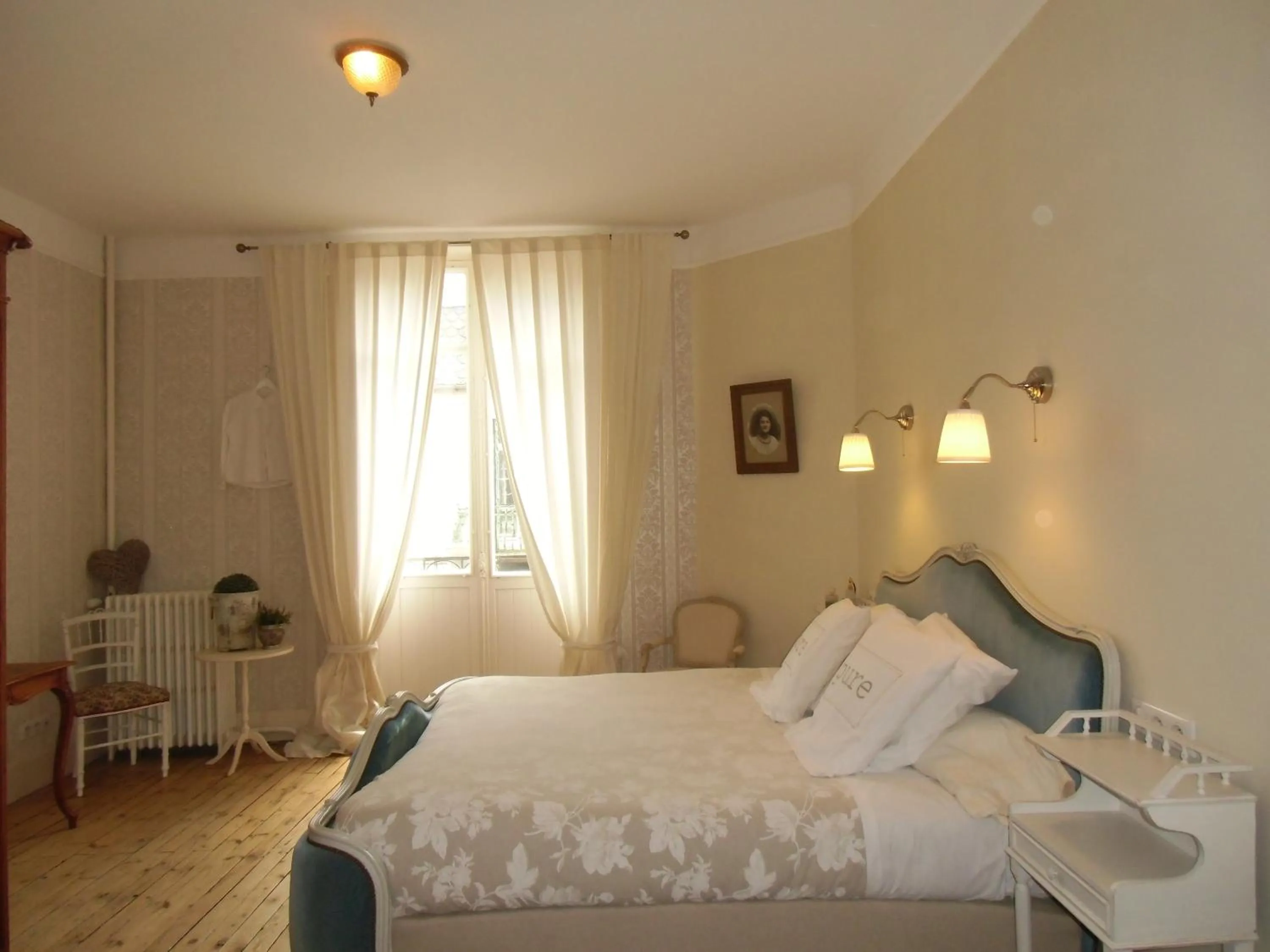 Photo of the whole room in Hôtel De La Providence