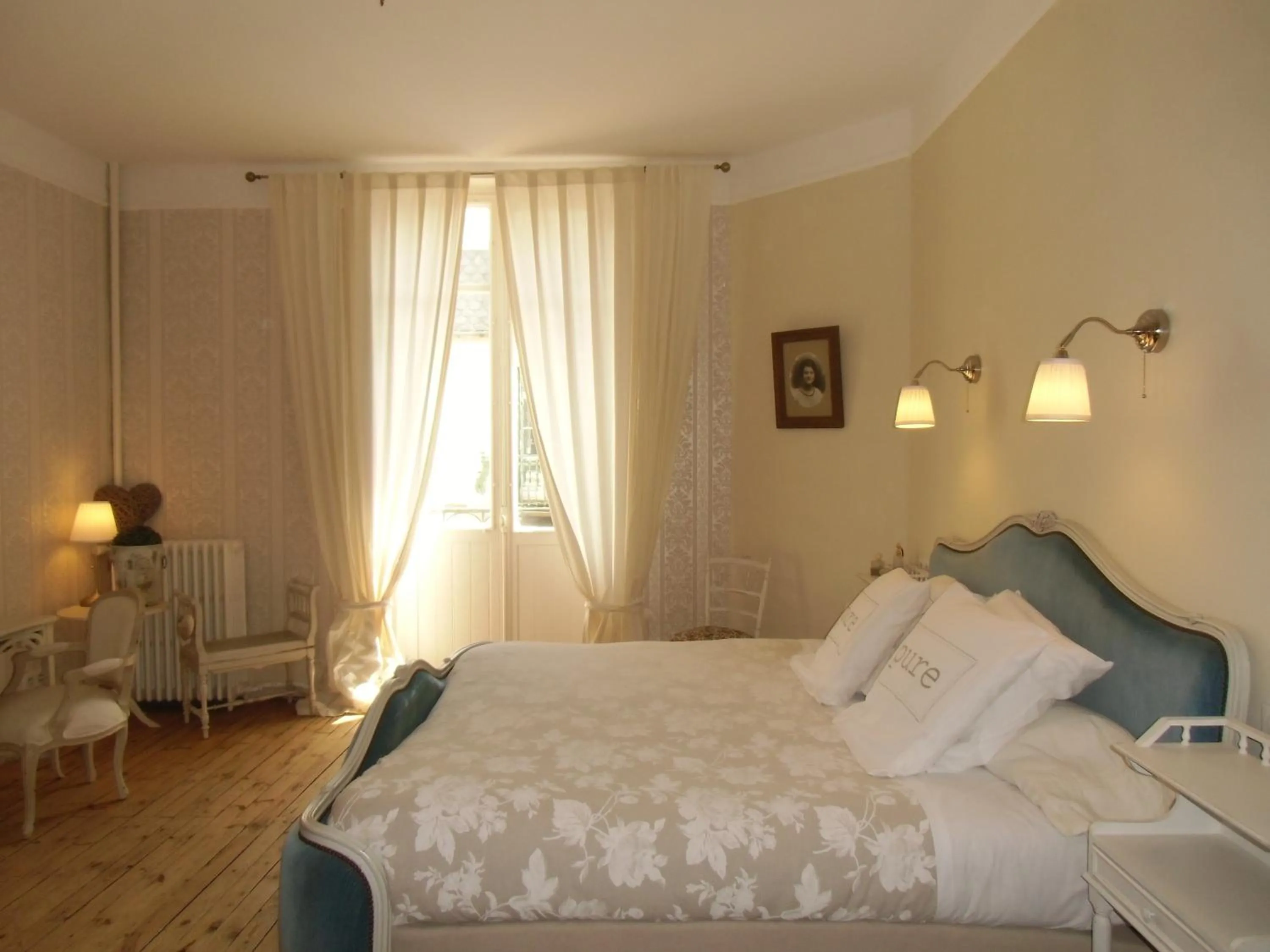 Photo of the whole room in Hôtel De La Providence