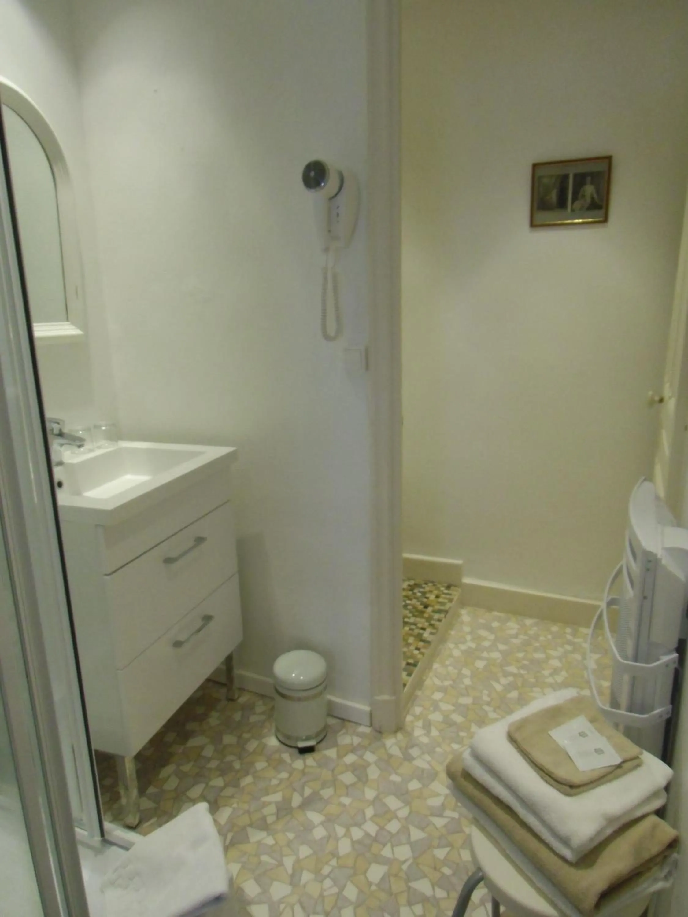 Bathroom in Hôtel De La Providence