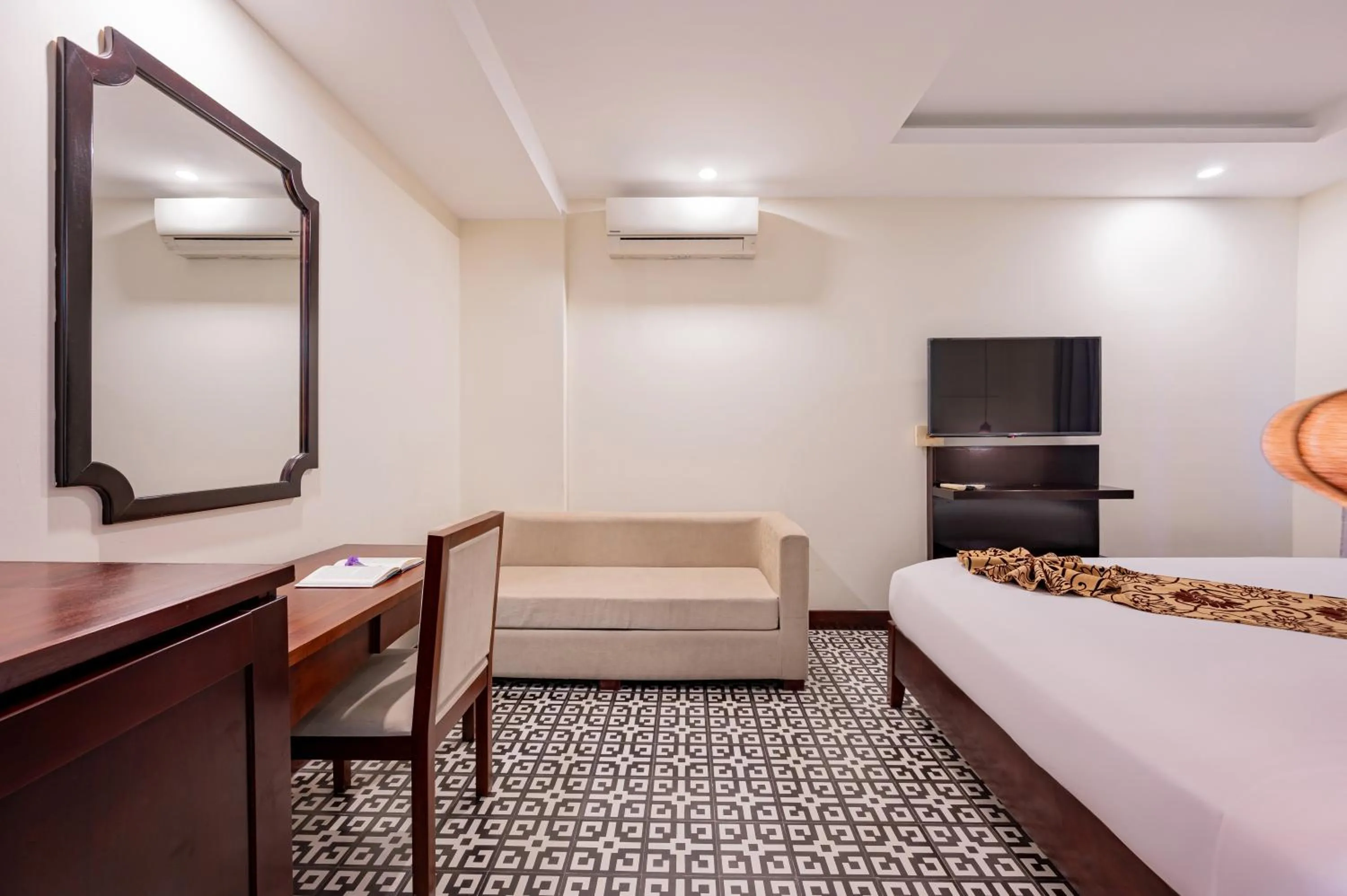 Photo of the whole room, Bed in Hoi An Canal House