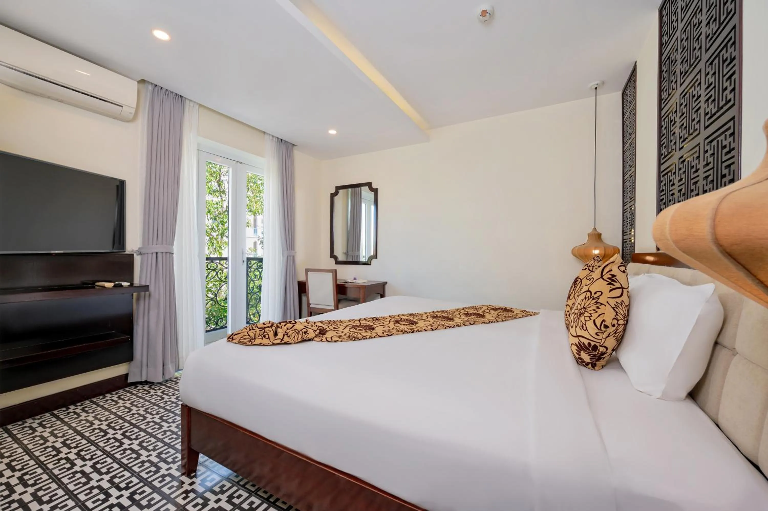 Photo of the whole room, Bed in Hoi An Canal House