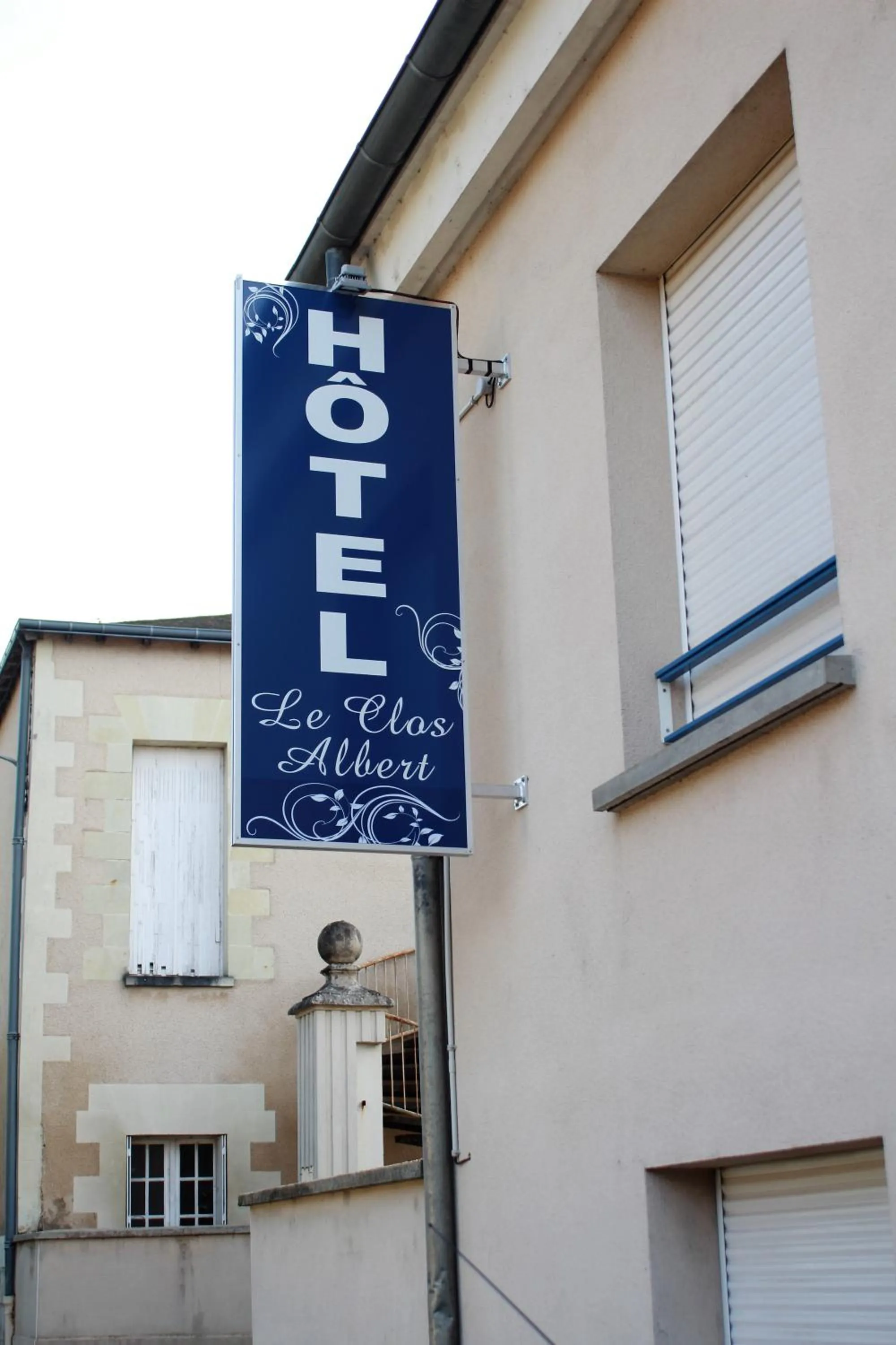 Property building in Le Clos Albert