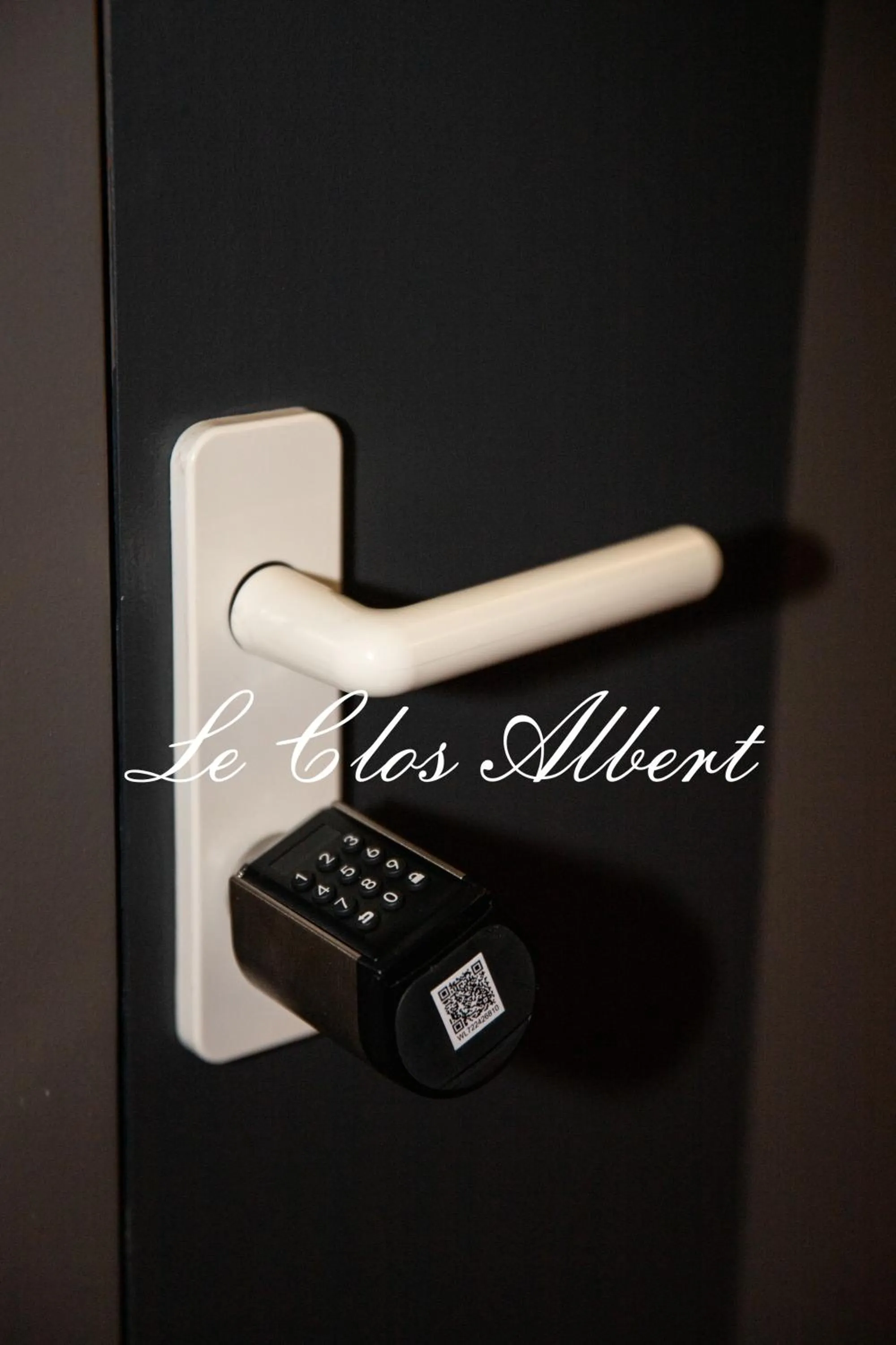 Facade/entrance in Le Clos Albert