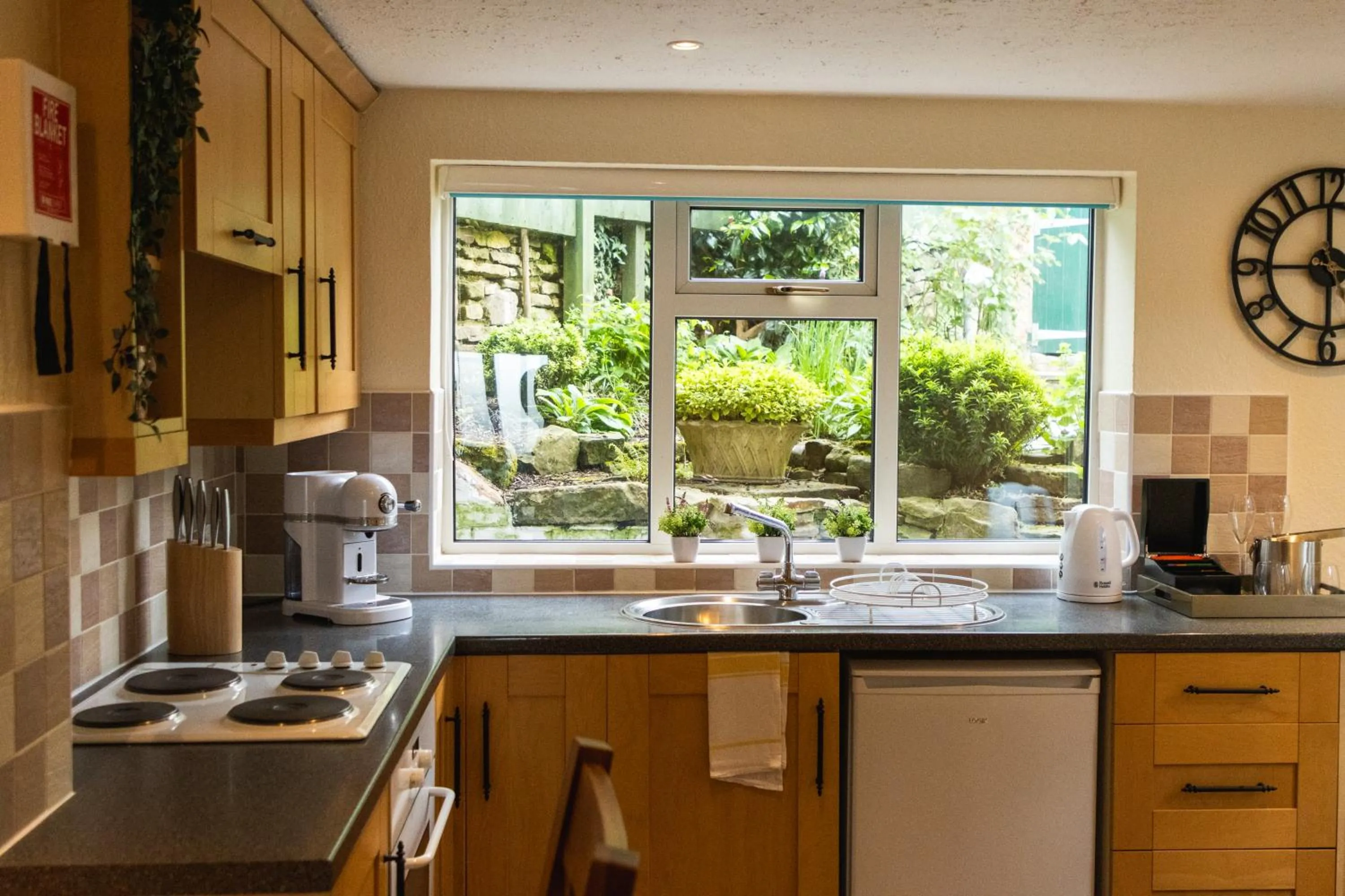 Coffee/tea facilities in The Peacock at Barlow