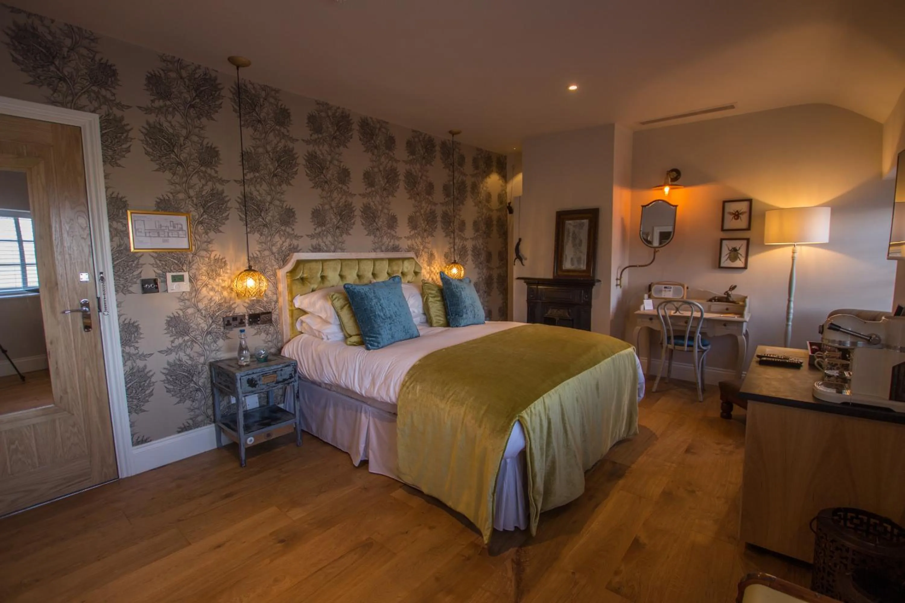 Photo of the whole room, Bed in The Peacock at Barlow