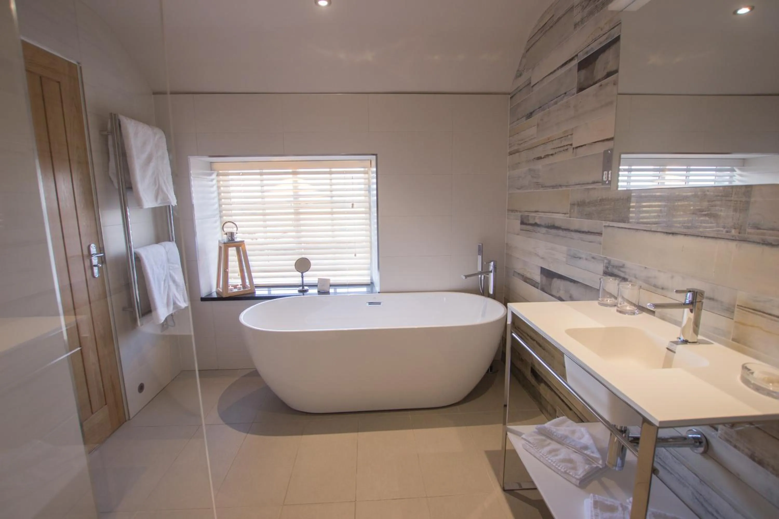 Bathroom in The Peacock at Barlow