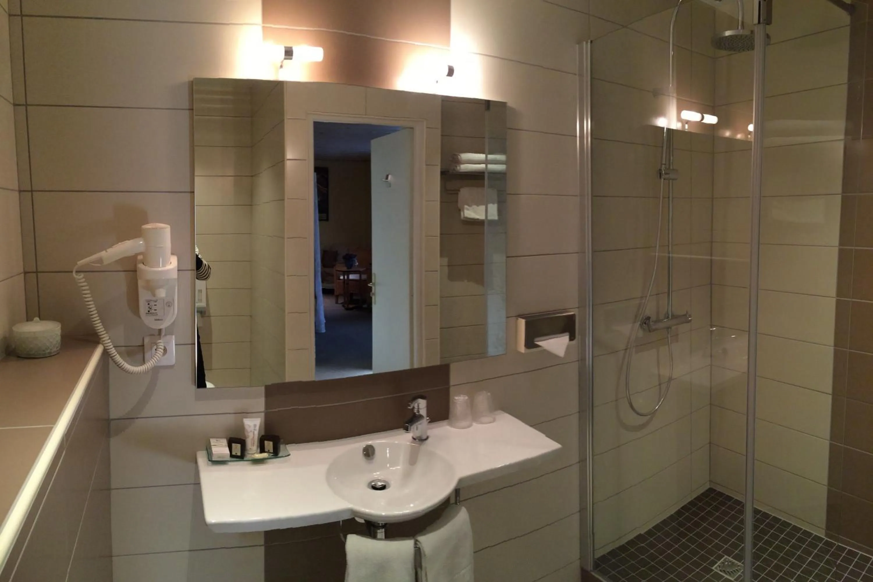 Bathroom in Hôtel Restaurant Taillard